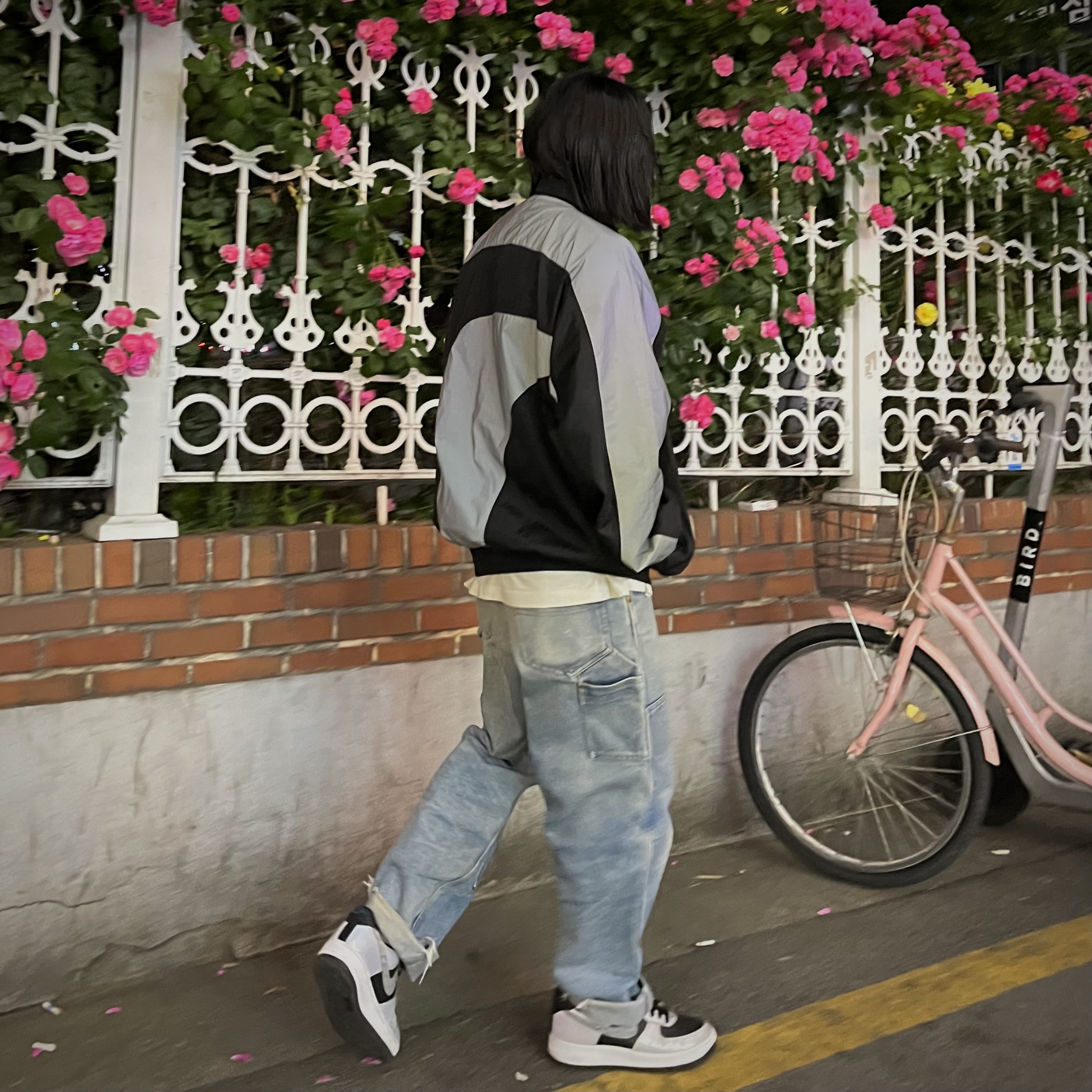 Nike Air Force 1 B Silver Snake 착용 스타일 - 1