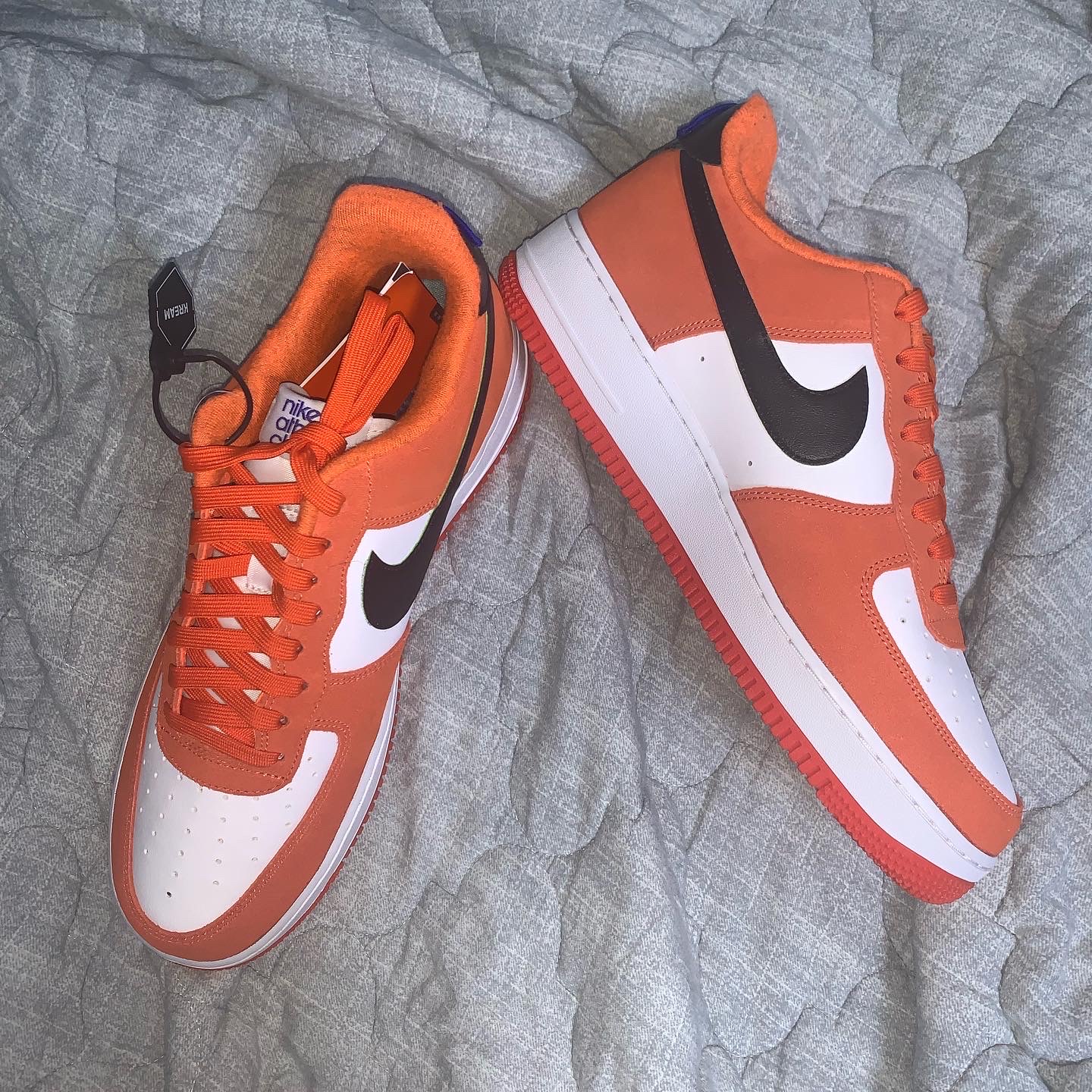 Nike Air Force 1 '07 LV8 Athletic Club Rush Orange Washed Teal 착용 스타일 - 1