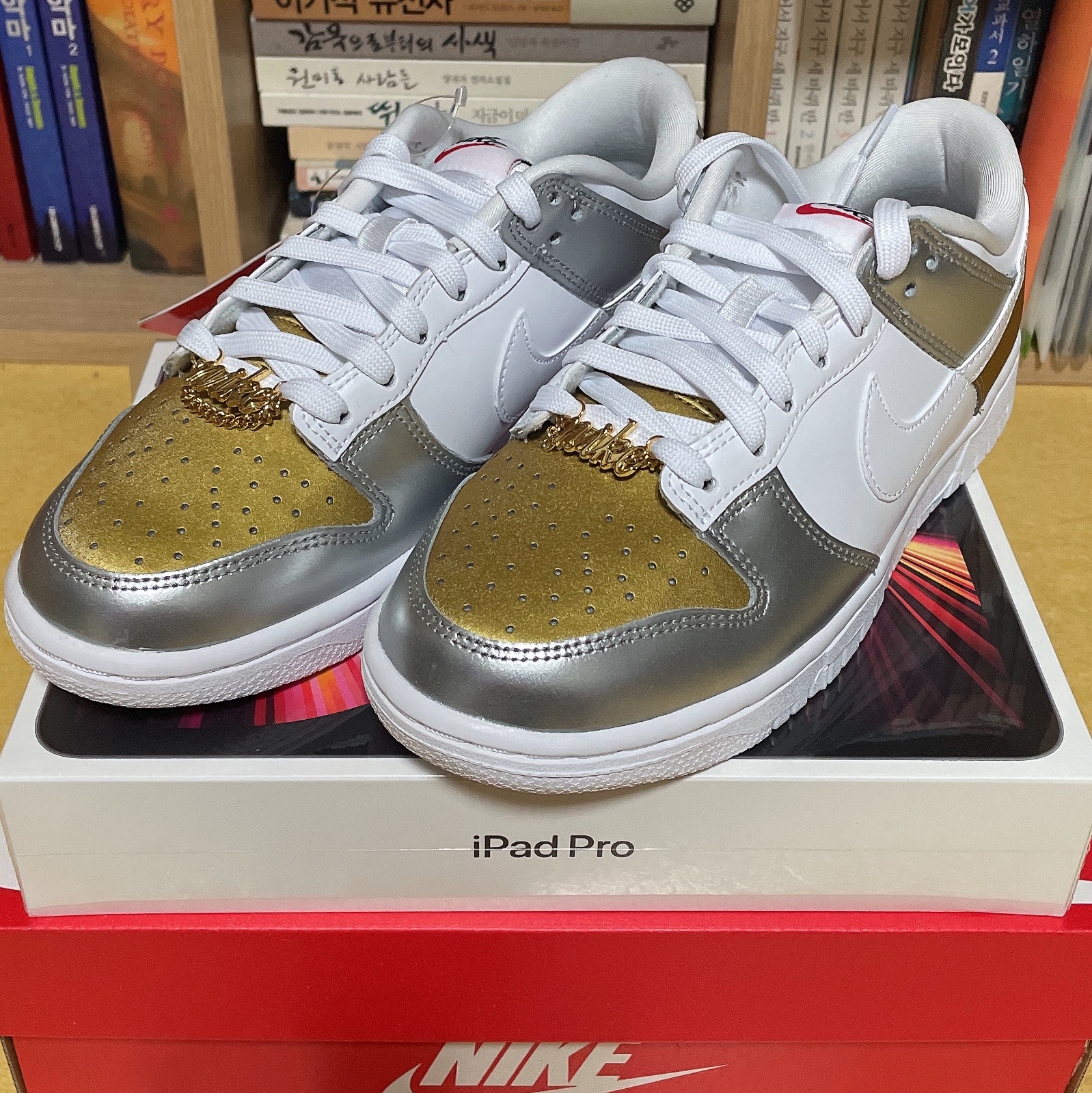 (W) Nike Dunk Low SE Heirloom, Apple iPad Pro 3rd Gen 11-inch Wifi 256GB Space Gray (Korean Ver.) 착용 스타일