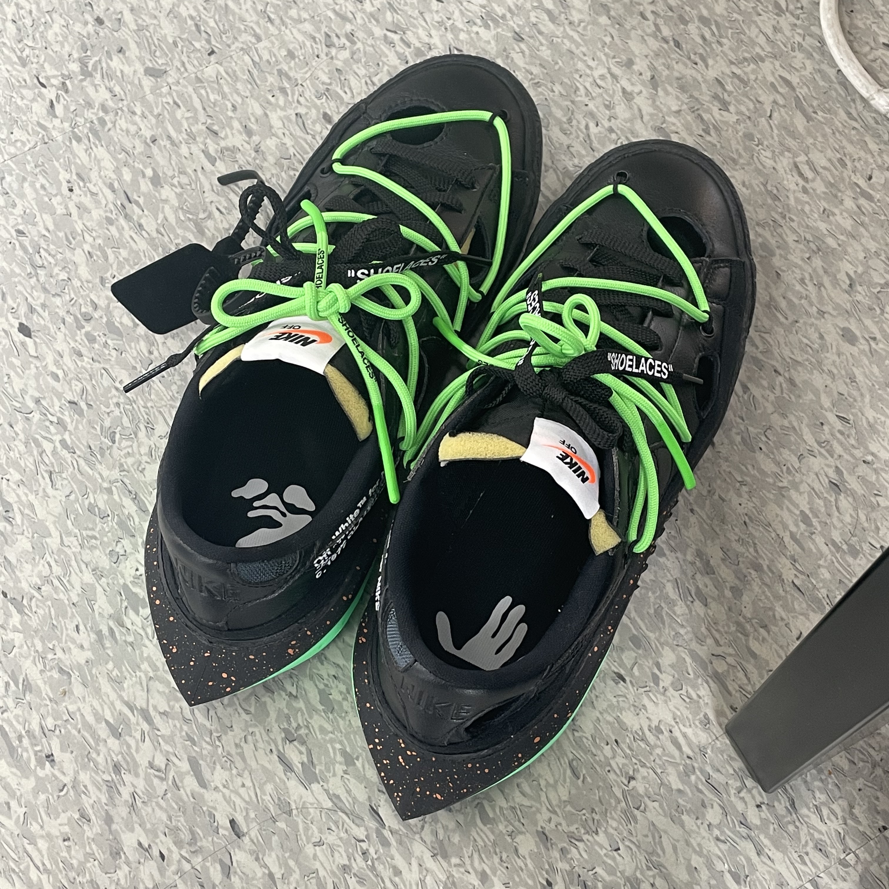 Nike x Off-White Blazer Low '77 Black and Electro Green 착용 스타일