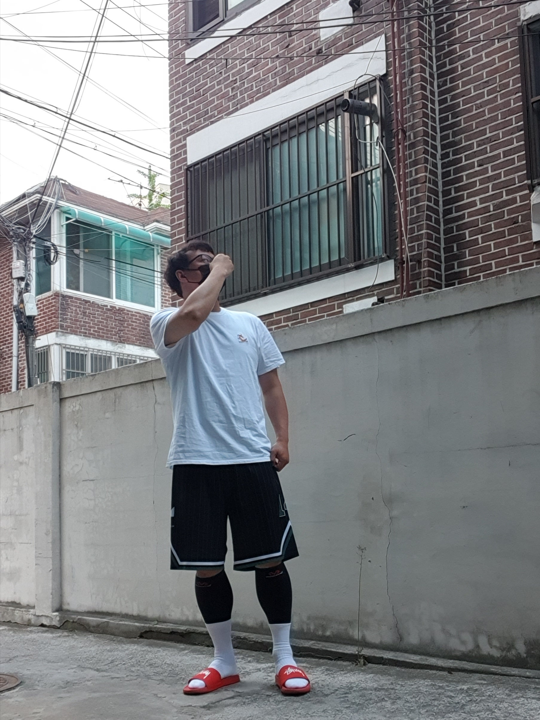 Maison Kitsune Chillax Fox Patch Classic T-Shirt White, Nike x Stussy Benassi Slide Habanero Red 착용 스타일