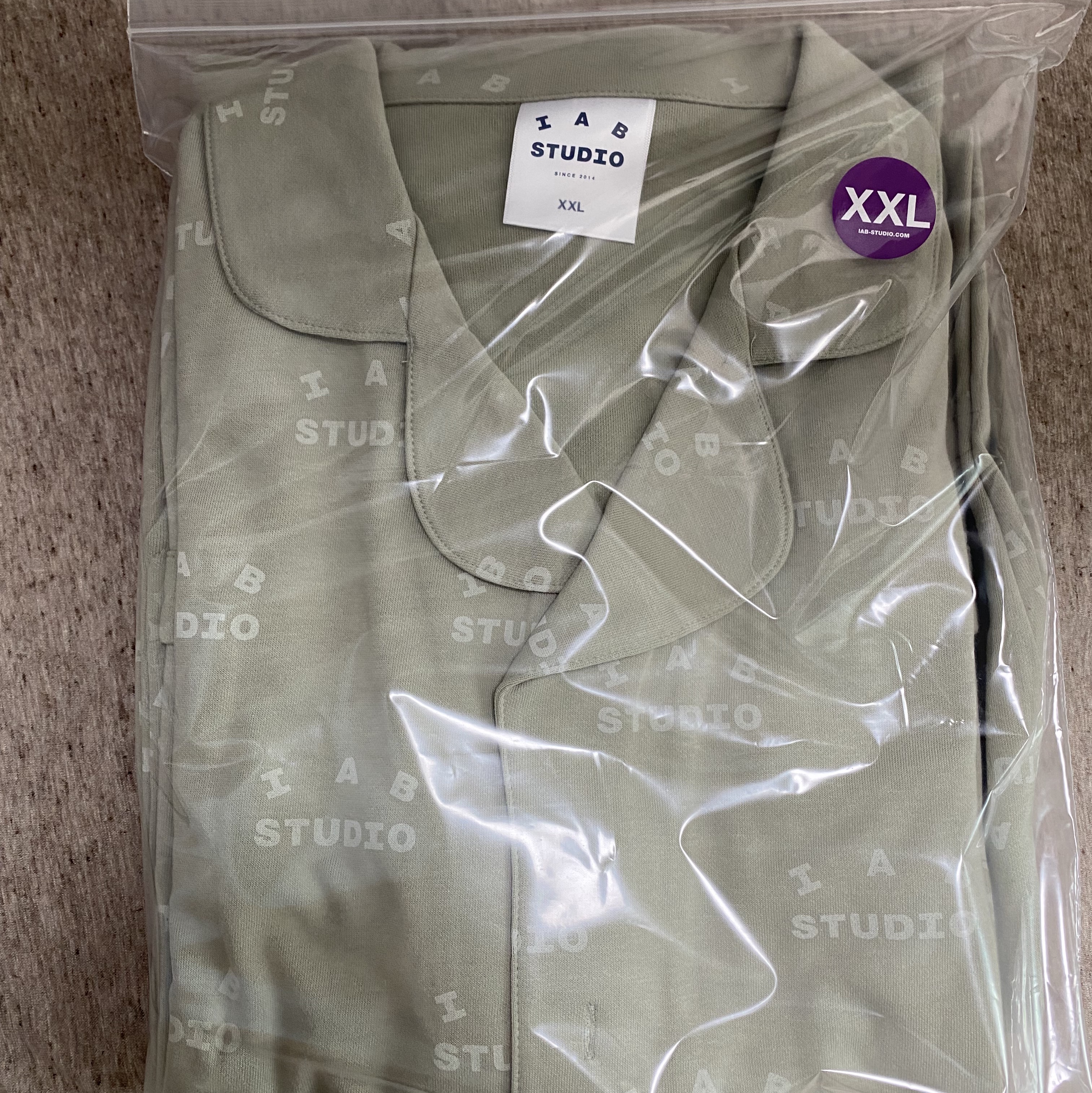 IAB Studio Pajama Set Light Green 착용 스타일
