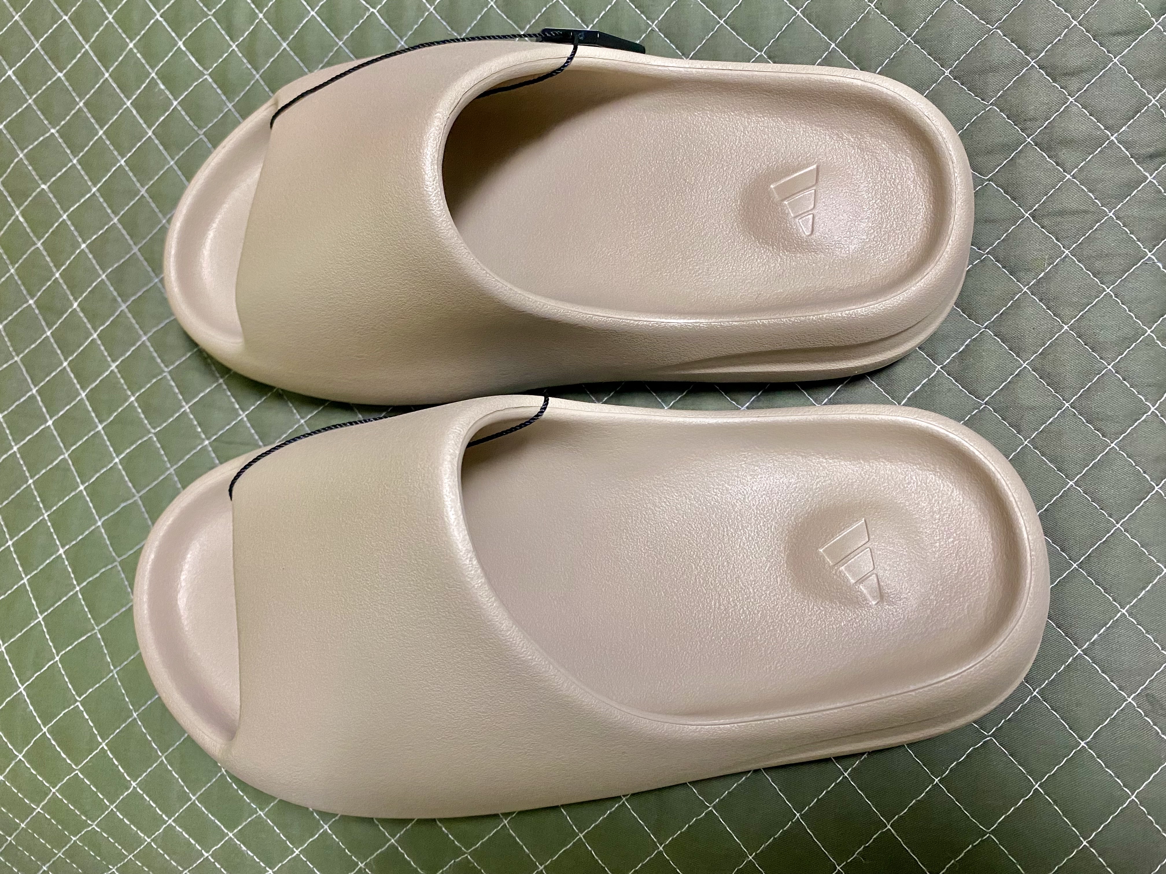 Adidas Yeezy Slide Pure - Re-Release Ver. 착용 스타일 - 2