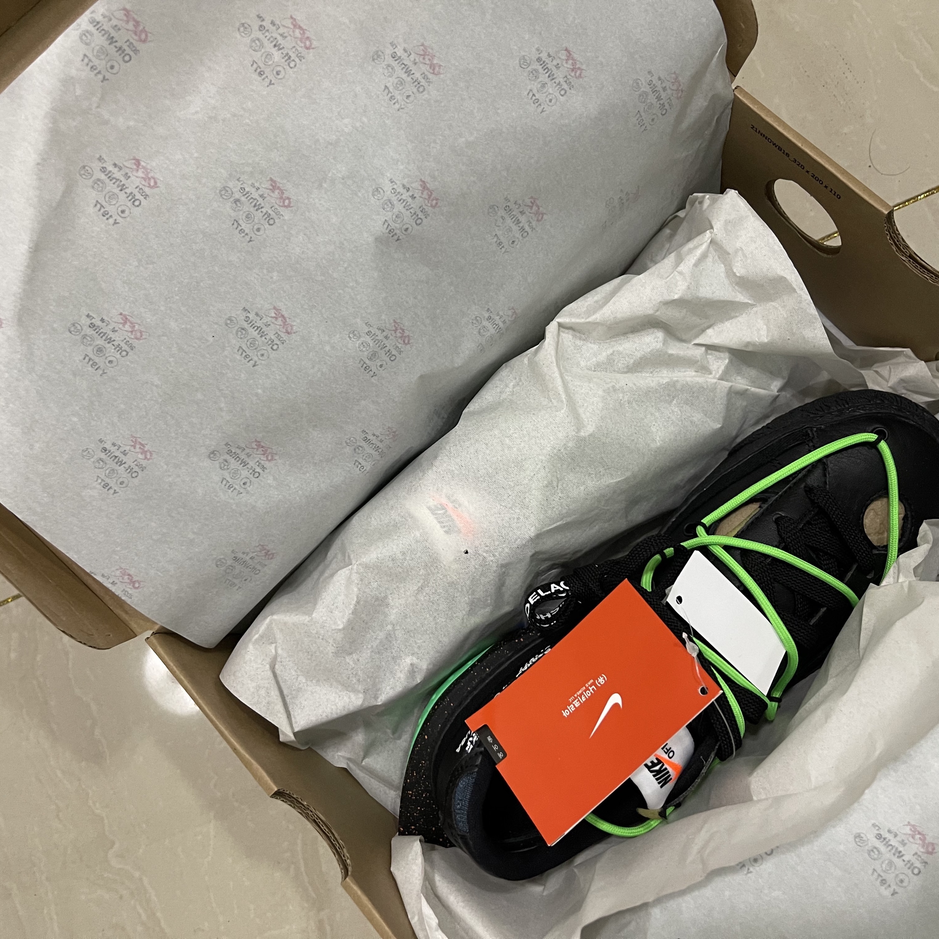 Nike x Off-White Blazer Low '77 Black and Electro Green 착용 스타일