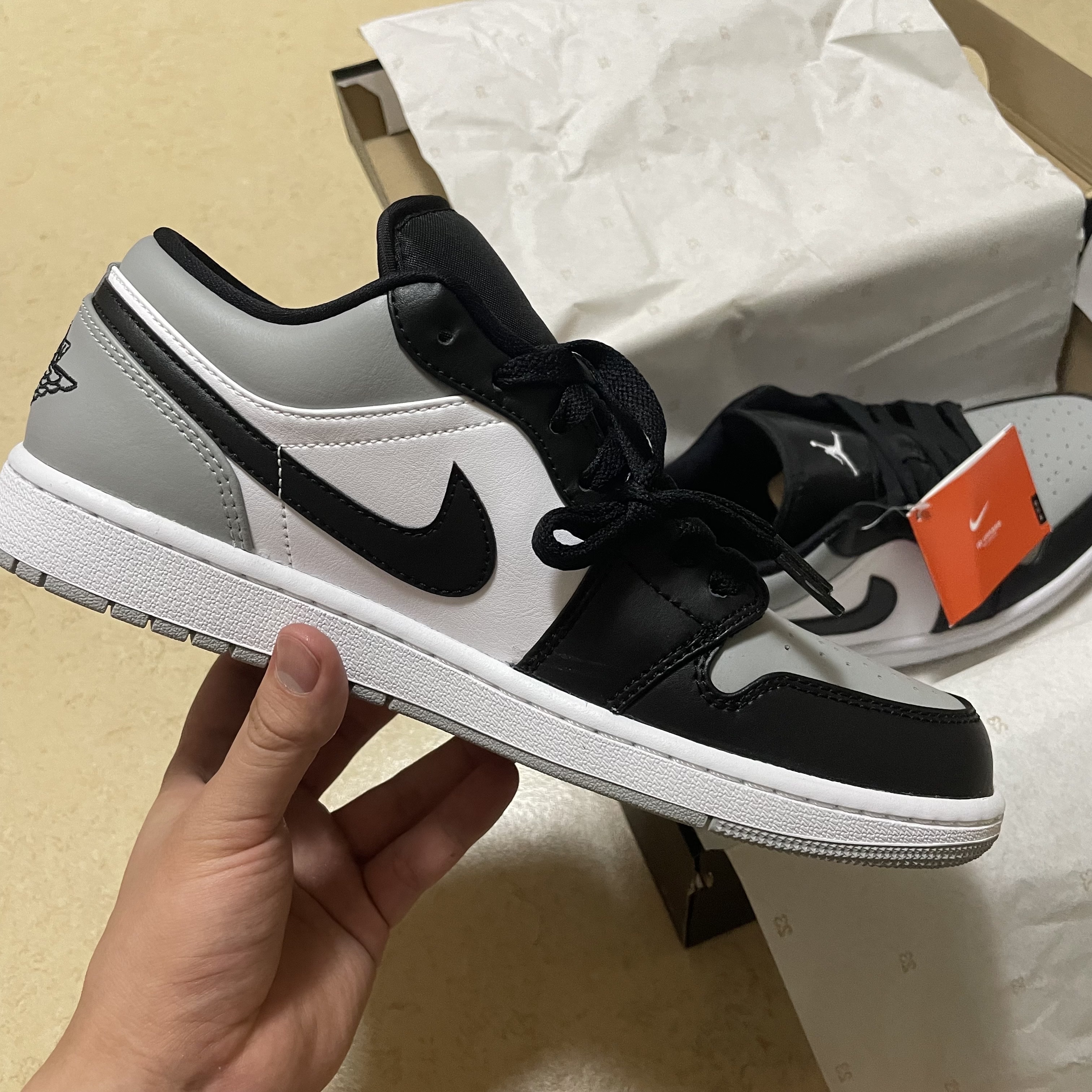 Jordan 1 Low Light Smoke Grey Black 착용 스타일 - 2