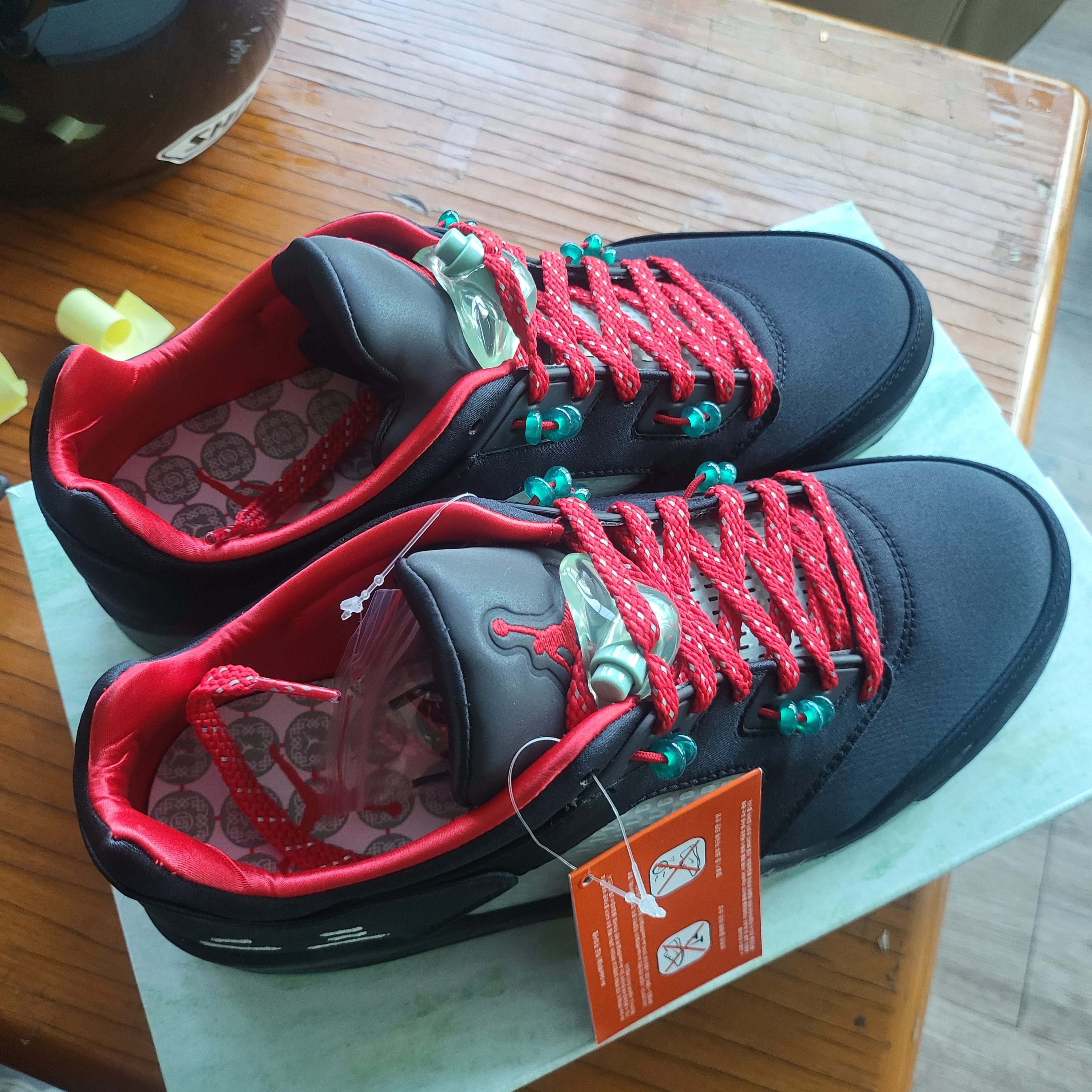 Jordan 5 x Clot Retro Low SP Anthracite 착용 스타일 - 3