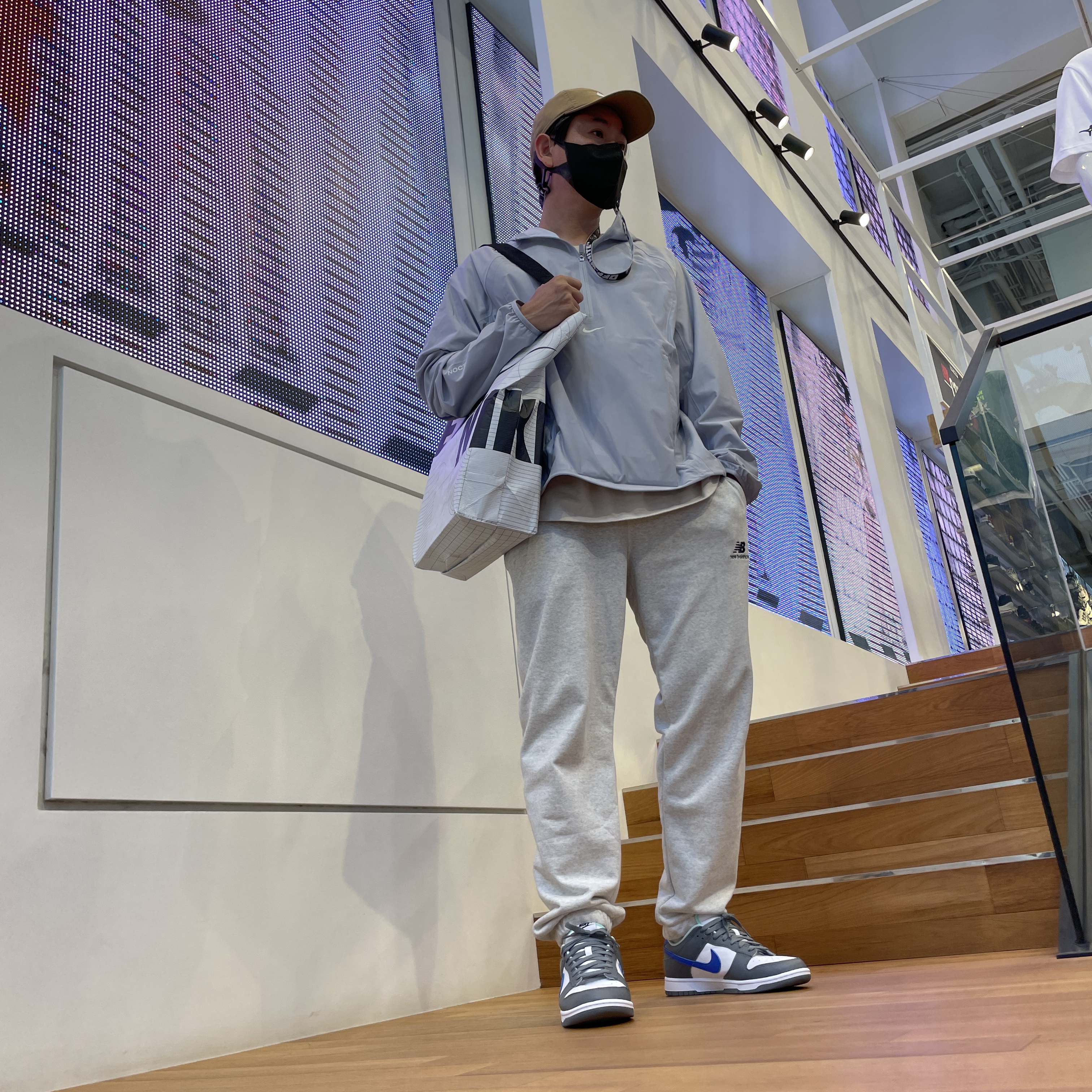 Nike x Drake Nocta Cardinal Stock Essential Hoodie Grey - US/EU, Nike Heritage 86 Futura Washed Cap Light Bone 착용 스타일 - 1