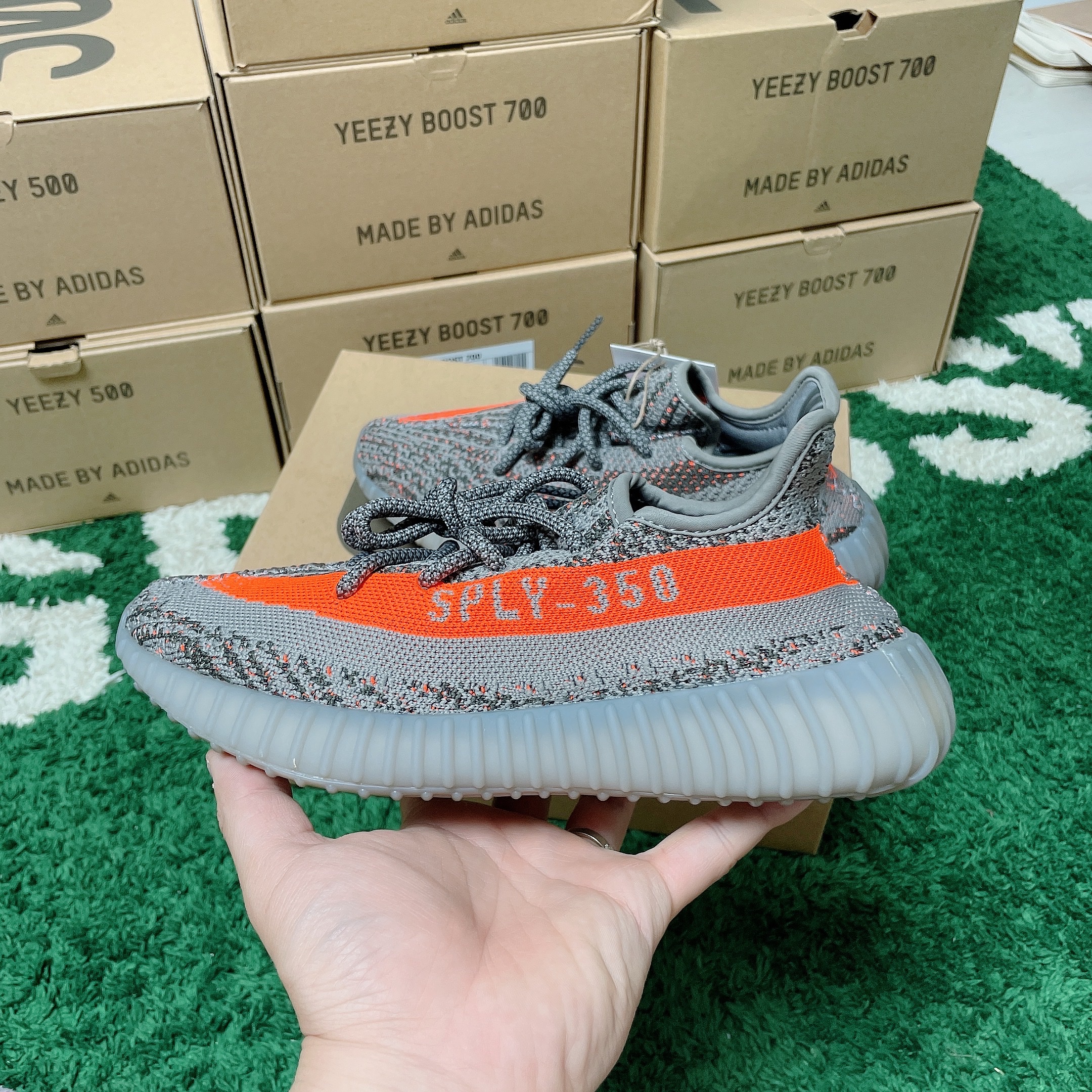 Adidas Yeezy Boost 350 V2 Beluga - Reflective 착용 스타일