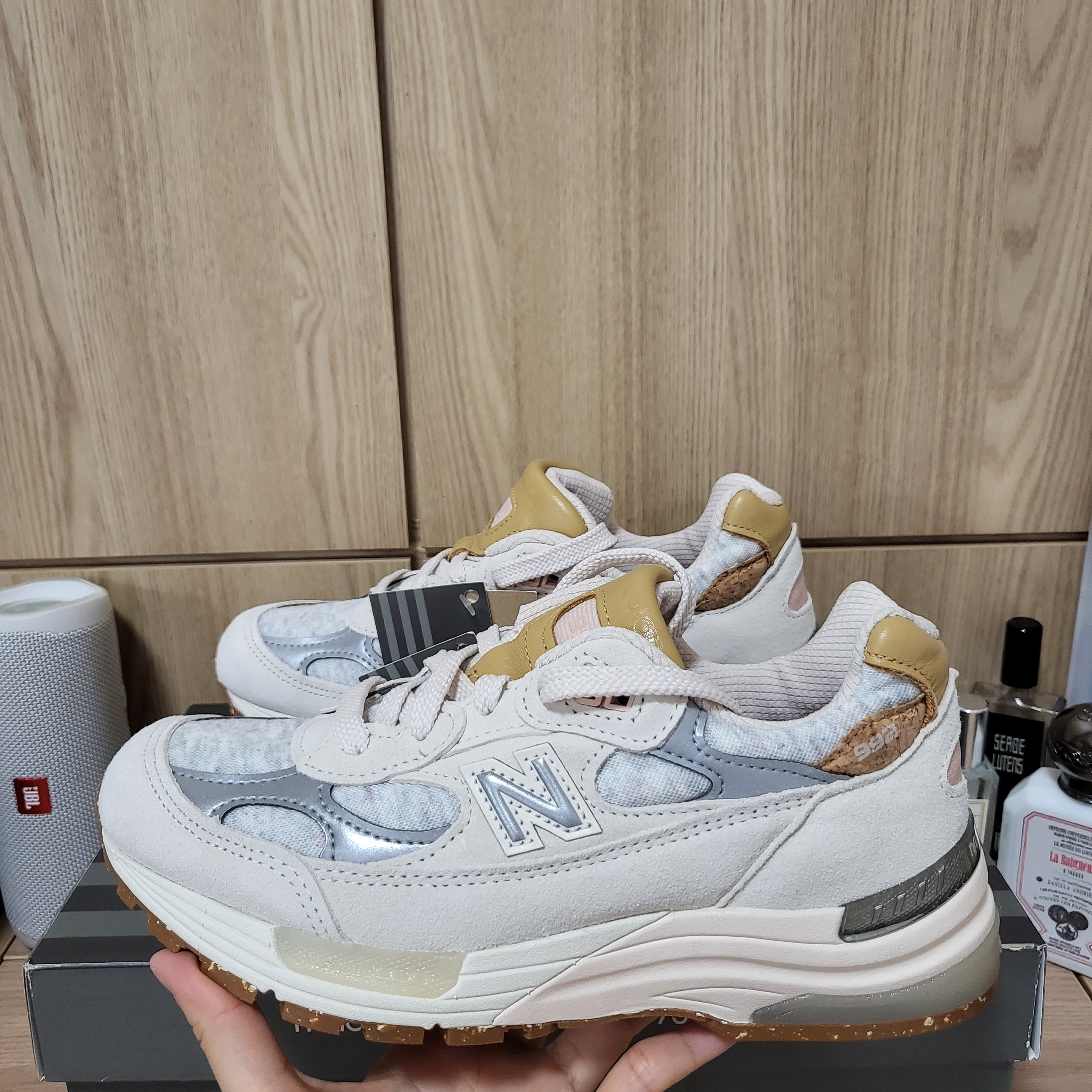 (W) New Balance 992 Made in USA Raw Silk 착용 스타일 - 3