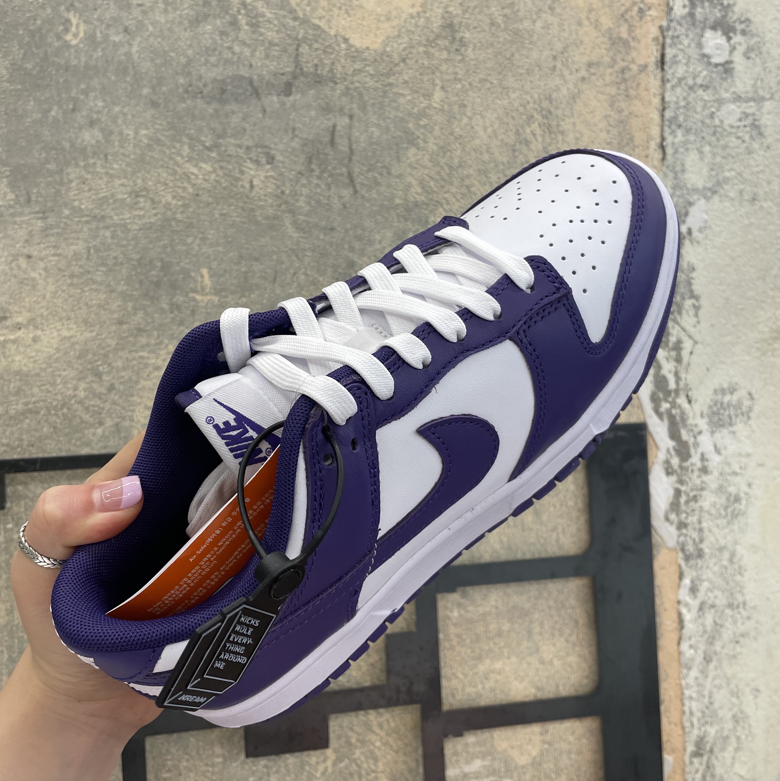 Nike Dunk Low Retro Championship Court Purple 착용 스타일