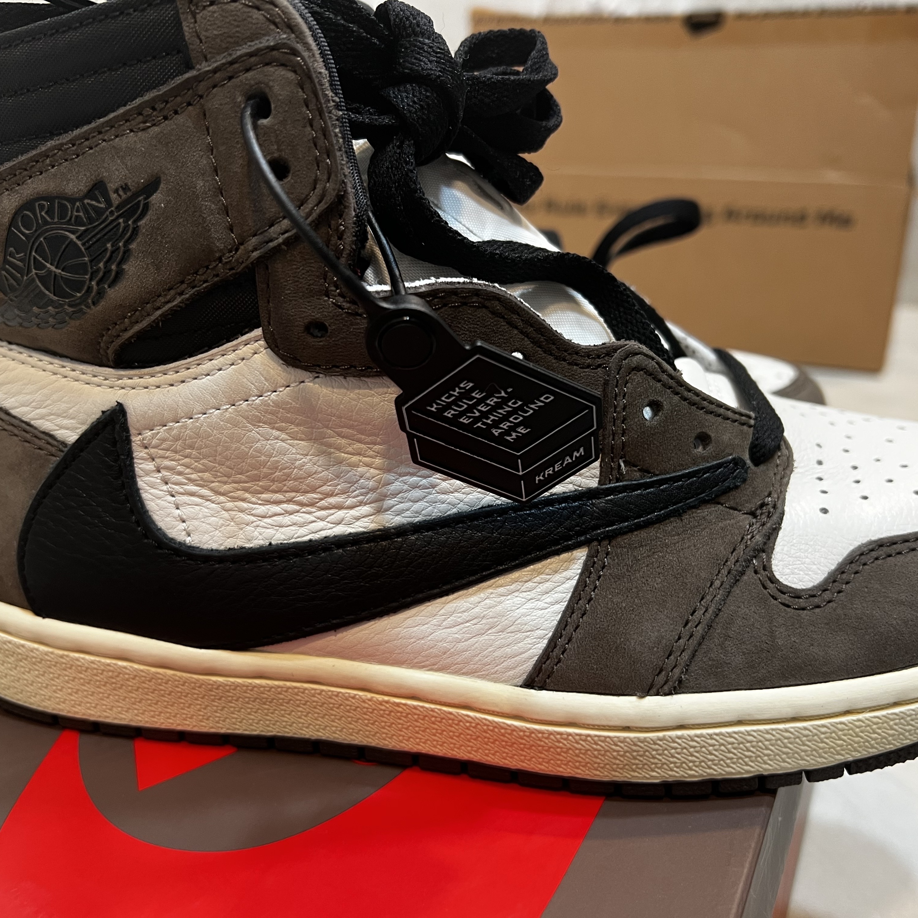 Jordan 1 x Travis Scott Retro High OG SP Mocha 착용 스타일