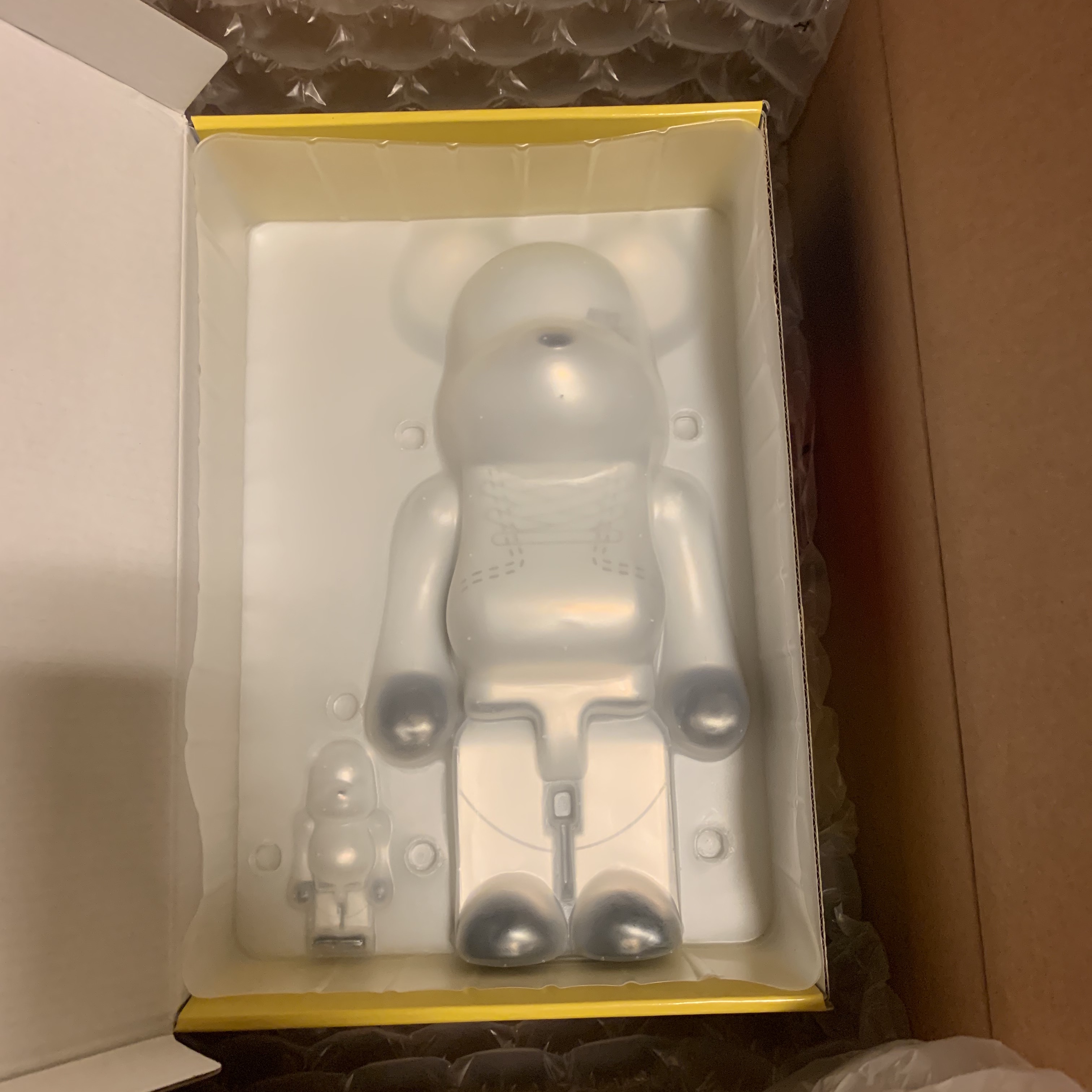 Bearbrick x Nike SB 2020 100% & 400% Set White 착용 스타일 - 2