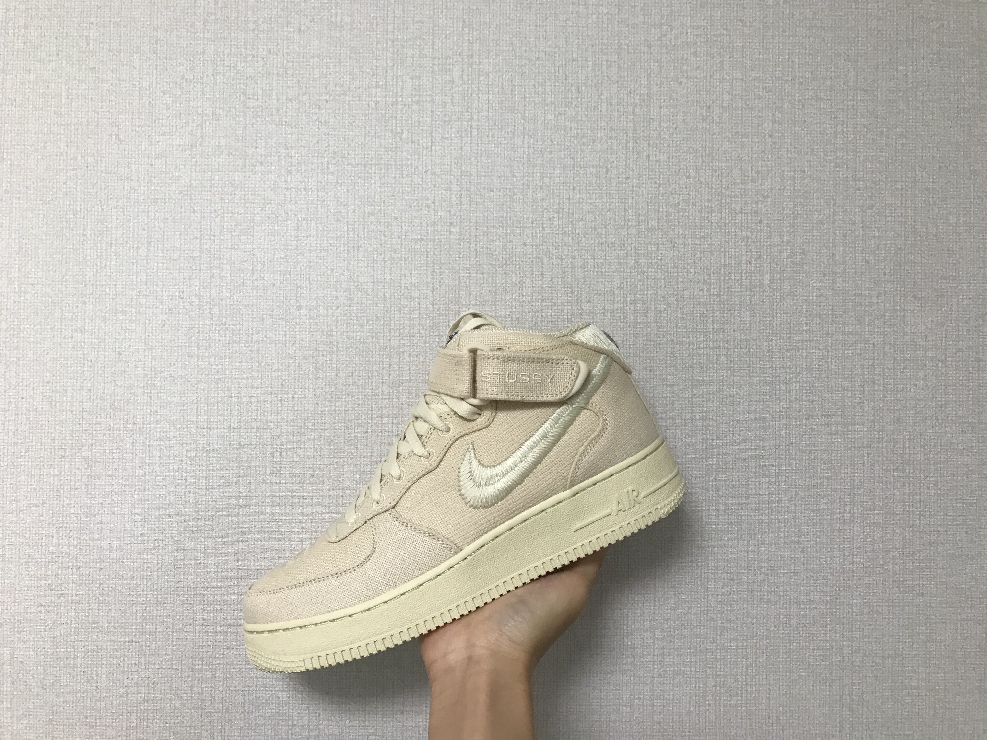 Nike x Stussy Air Force 1 '07 Mid SP Black and Light Bone, Nike x Stussy Air Force 1 '07 Mid SP Fossil 착용 스타일 - 3