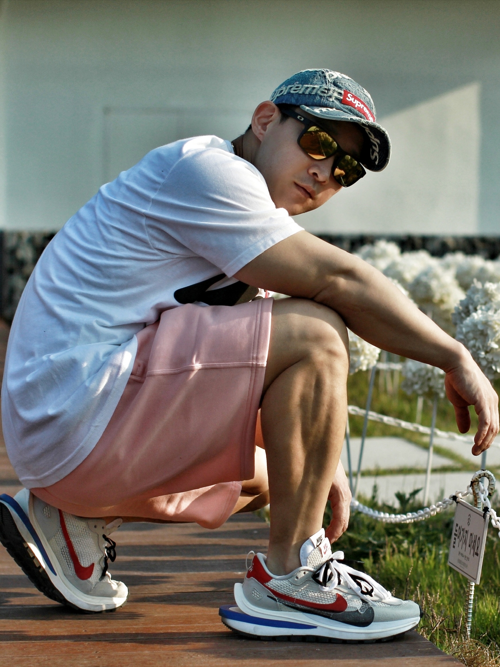 Stussy x Cactus Plant Flea Market Heart T-Shirt, Supreme Frayed Logos Denim Camp Cap Blue - 21SS 착용 스타일 - 2