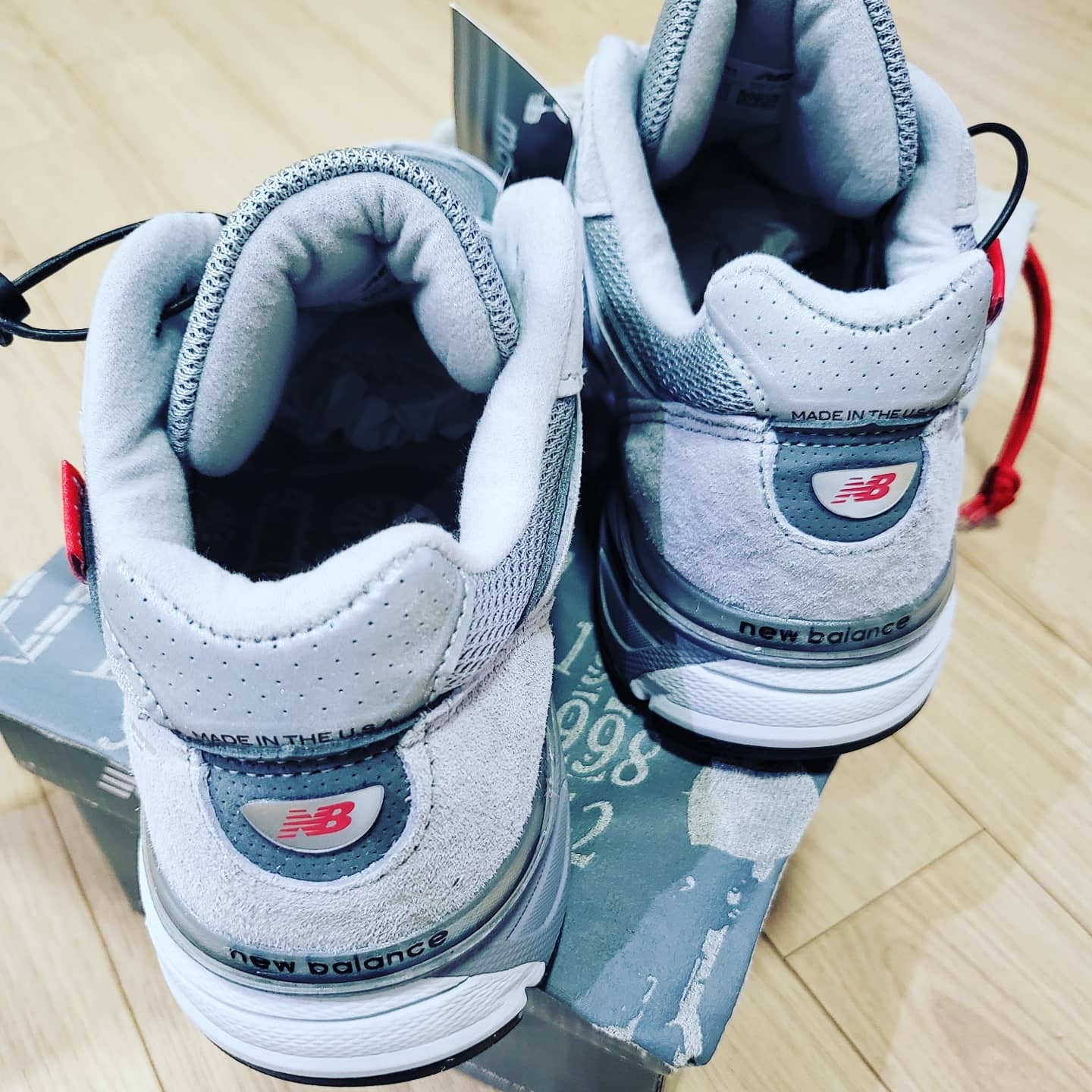 New Balance 990vs4 Made in USA Grey 착용 스타일 - 2