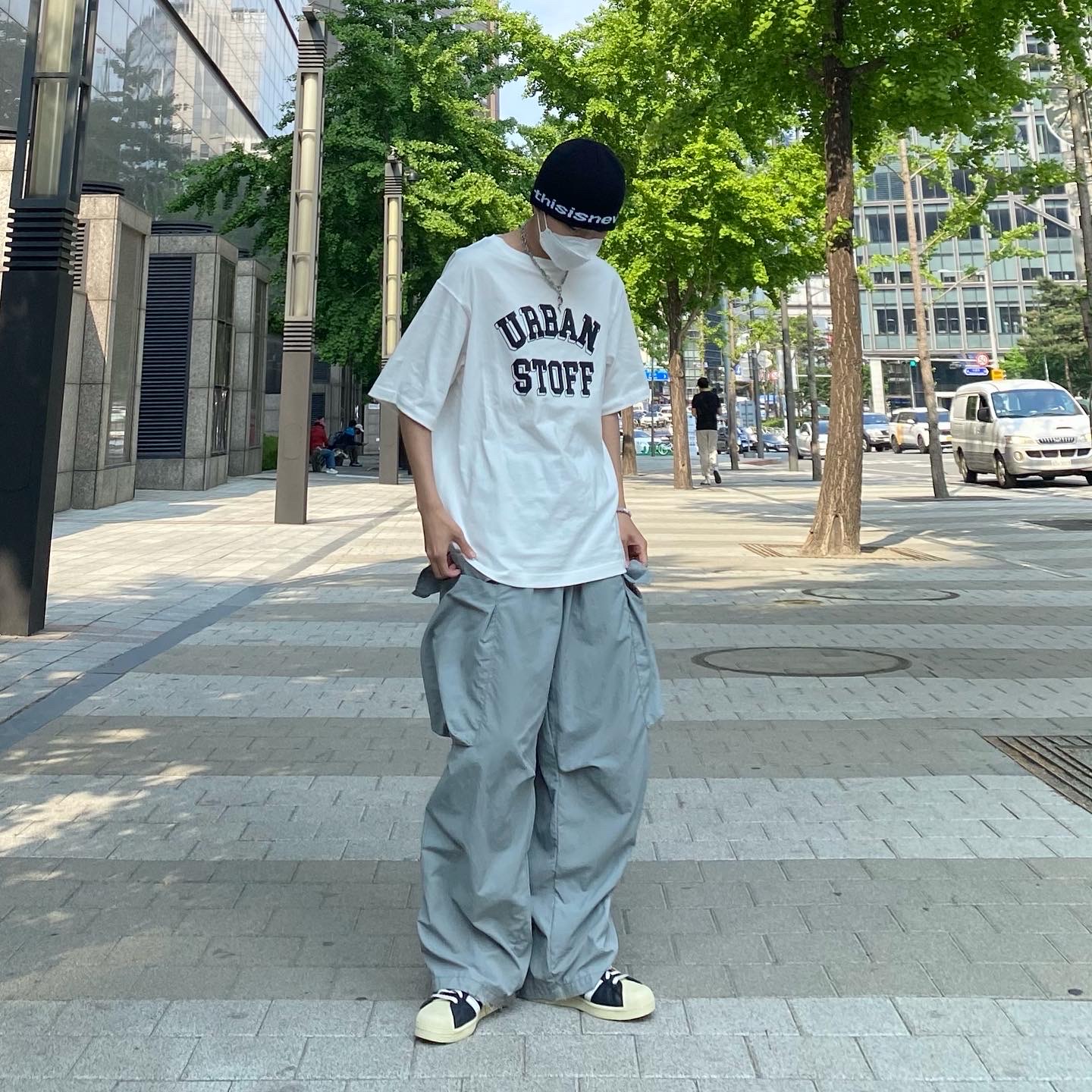 Adidas Superstar Premium Black White 착용 스타일 - 1