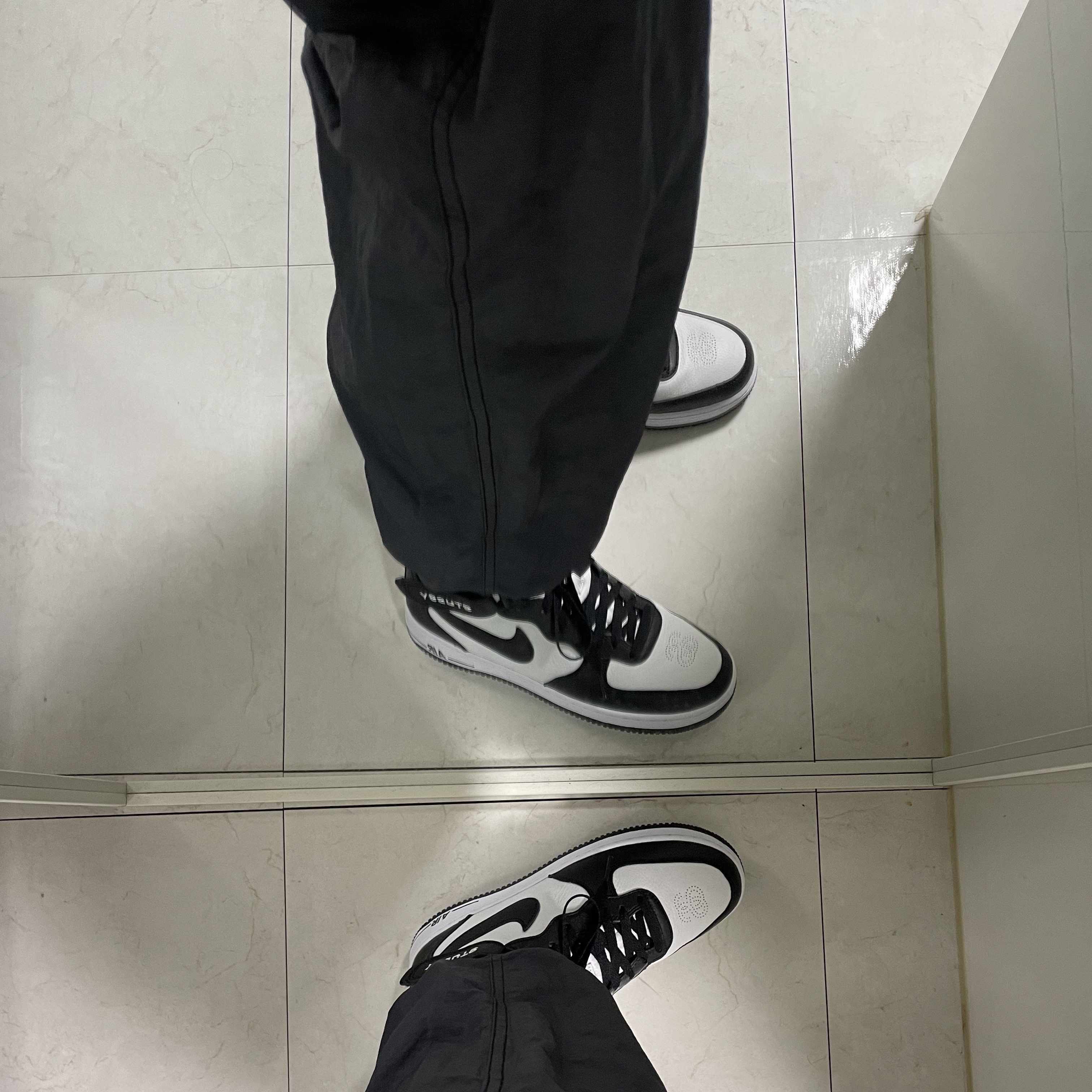 Nike x Stussy Air Force 1 '07 Mid SP Black and Light Bone, Nike x Stussy Beach Pants Off Noir 착용 스타일