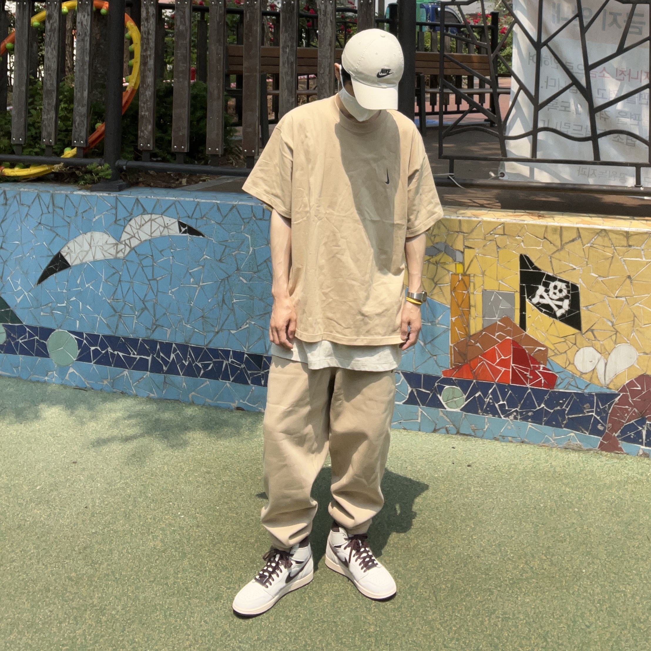 Jordan 1 x A Ma Maniere Retro High OG SP Sail and Burgundy, Nike x Billie Eilish NRG Fleece Pants Mushroom - US/EU 착용 스타일