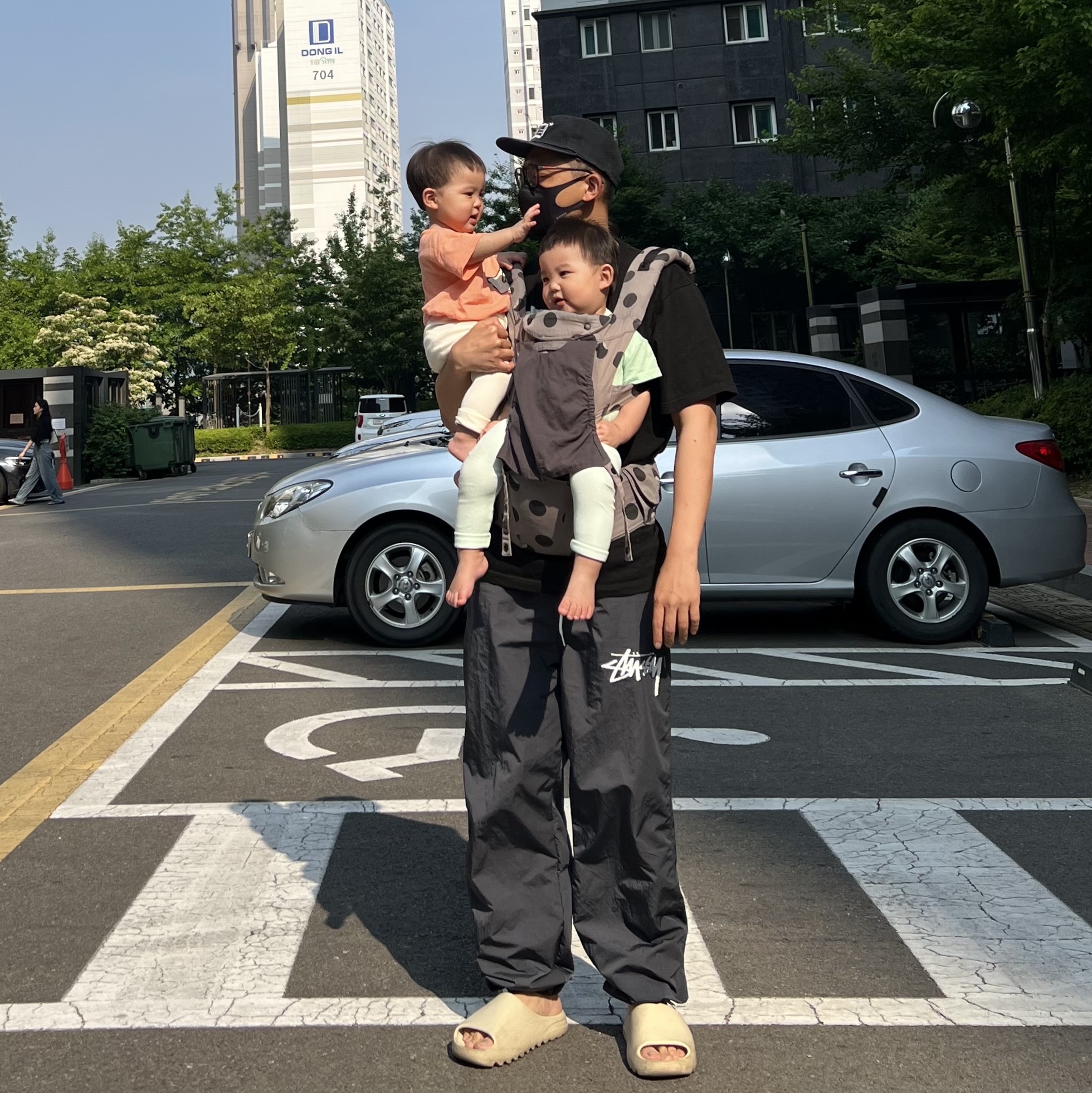 Nike x Stussy Beach Pants Off Noir, Adidas Yeezy Slide Bone 착용 스타일