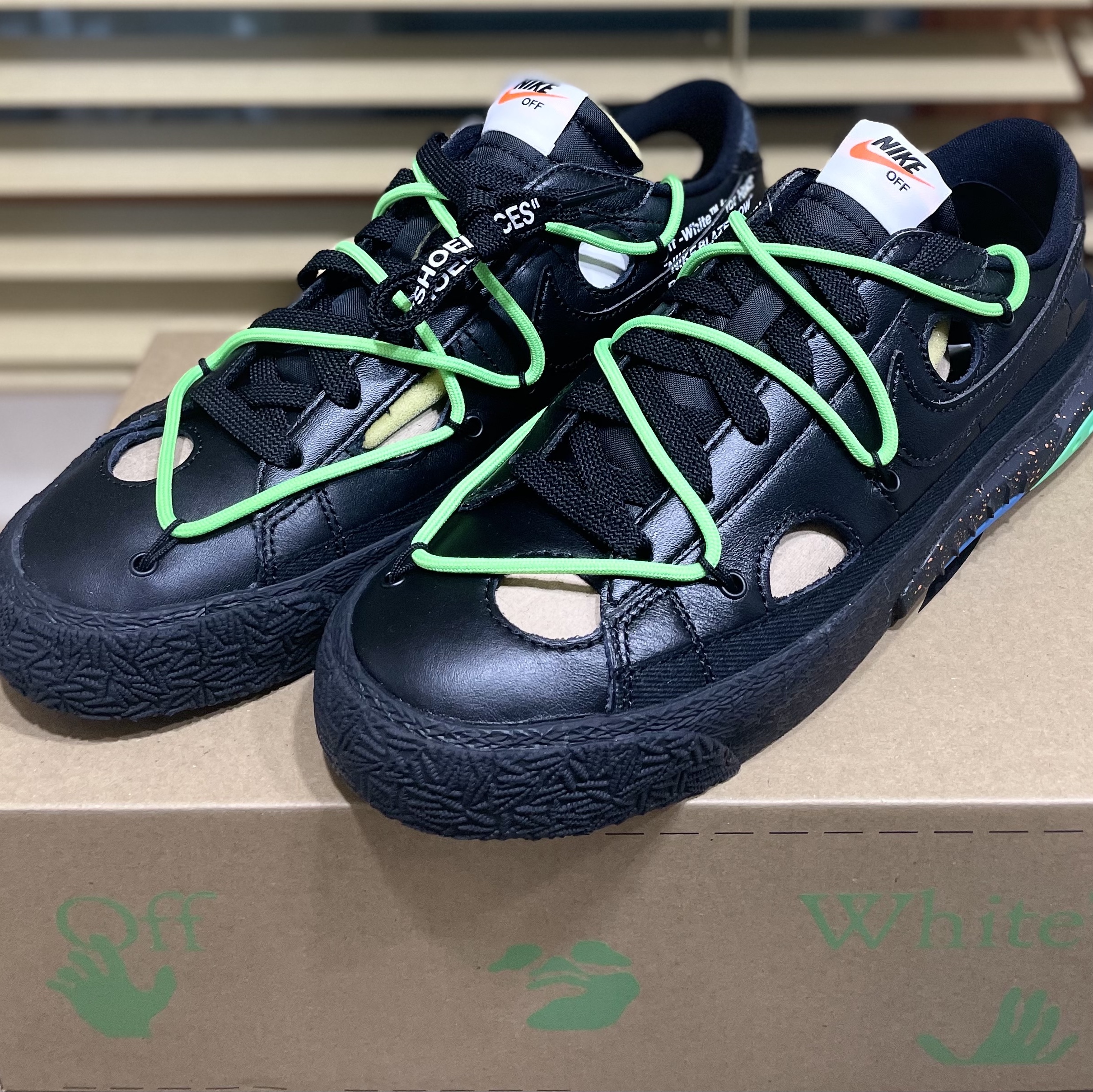 Nike x Off-White Blazer Low '77 Black and Electro Green 착용 스타일