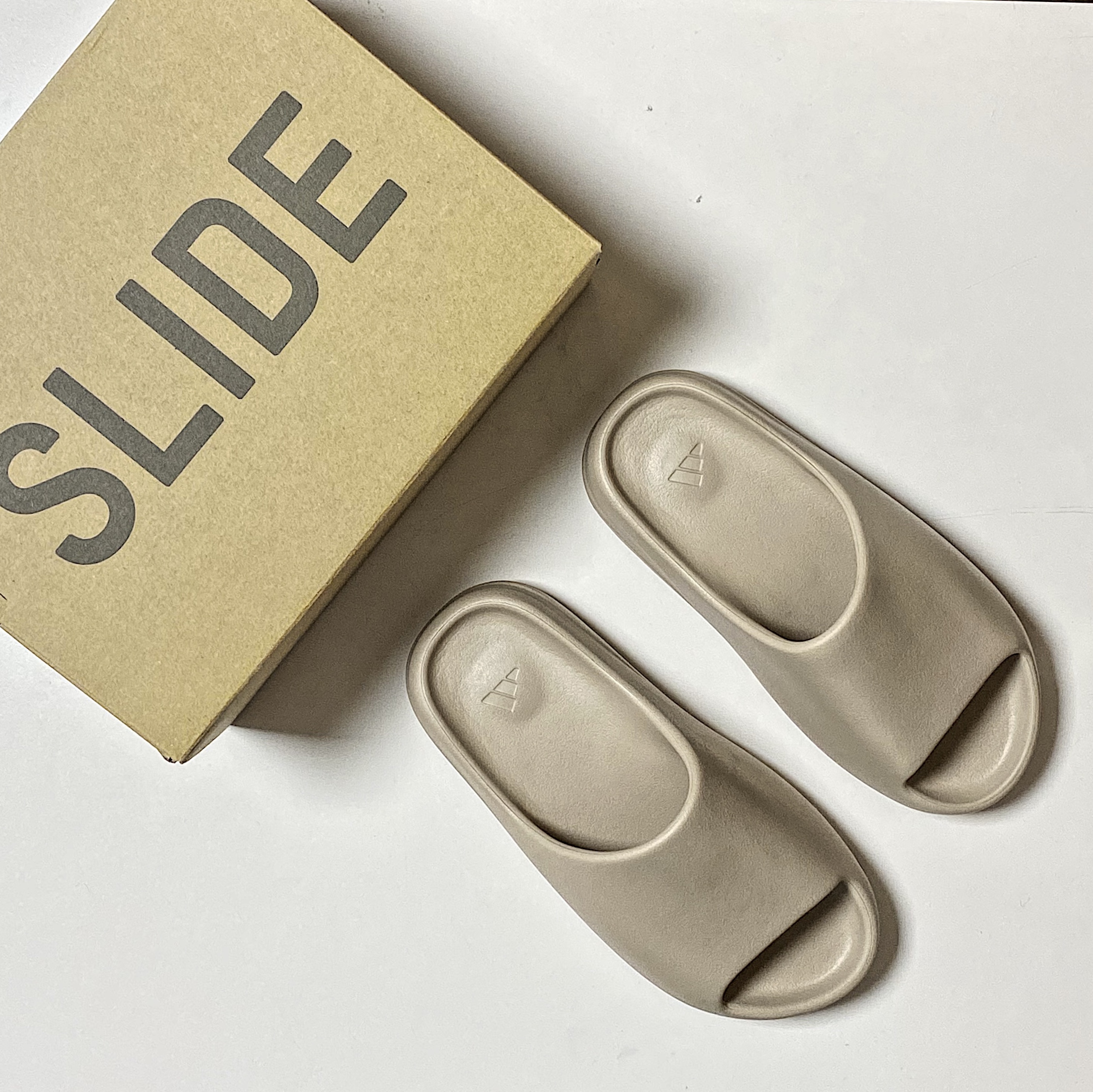 Adidas Yeezy Slide Pure - Re-Release Ver. 착용 스타일 - 1