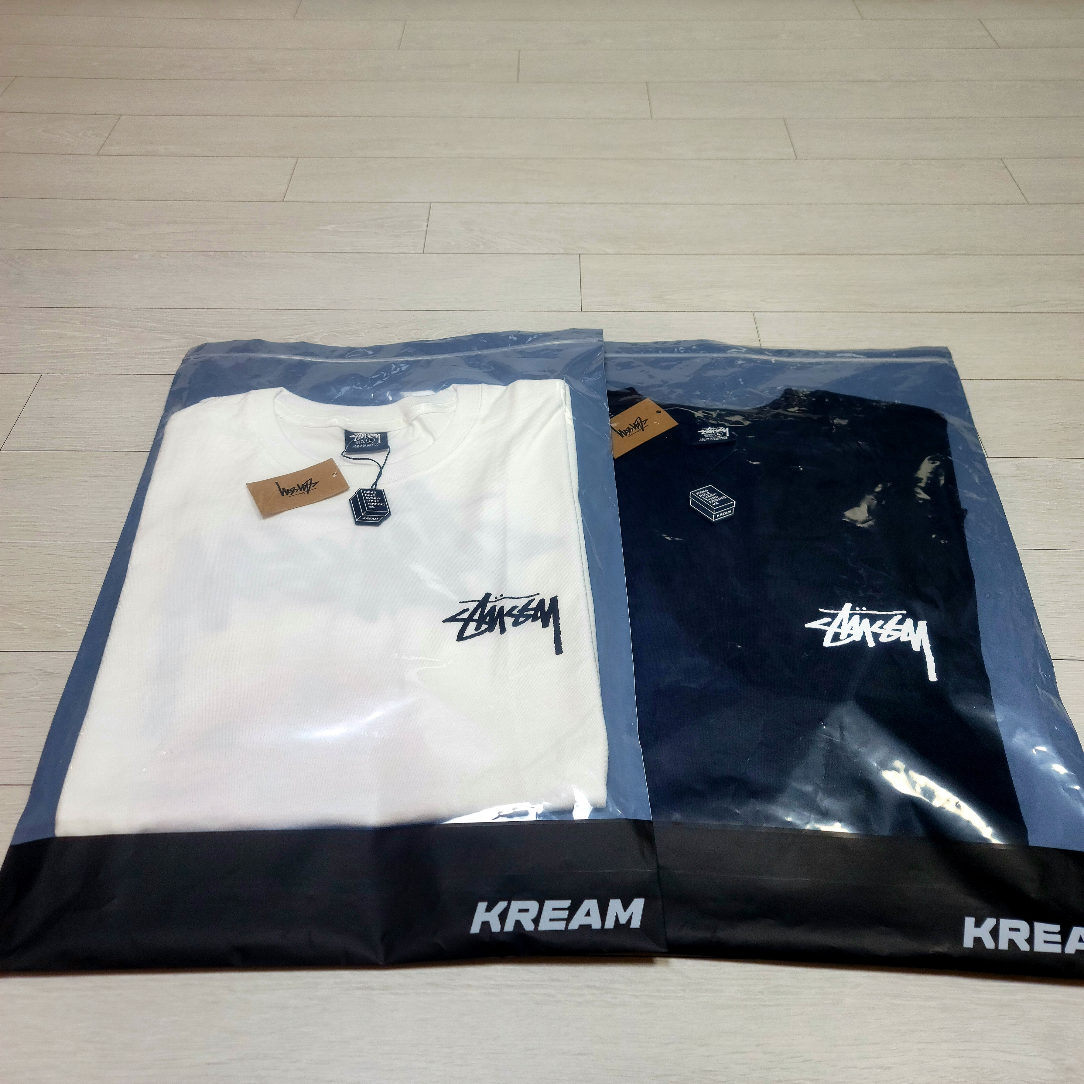 Stussy Fuzzy Dice T-Shirt White, Stussy Fuzzy Dice T-Shirt Black 착용 스타일 - 2