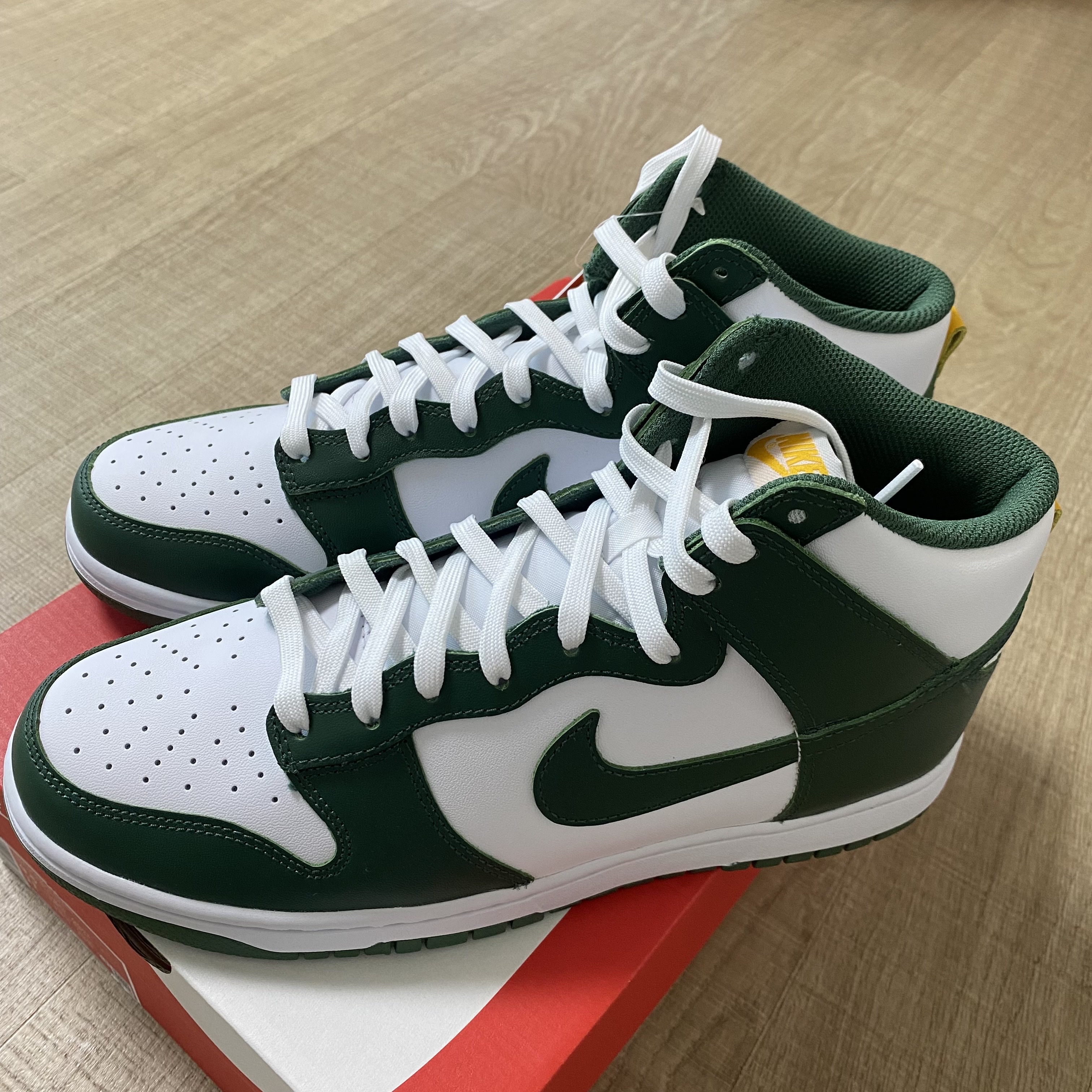 Nike Dunk High Retro Noble Green 착용 스타일