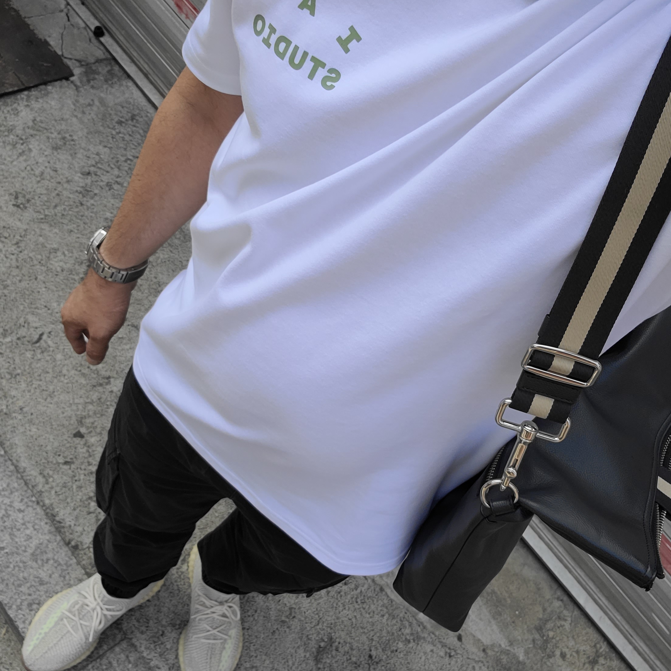 IAB Studio T-Shirt White Light Green, Adidas Yeezy Boost 350 V2 Citrin - Non-Reflective 착용 스타일