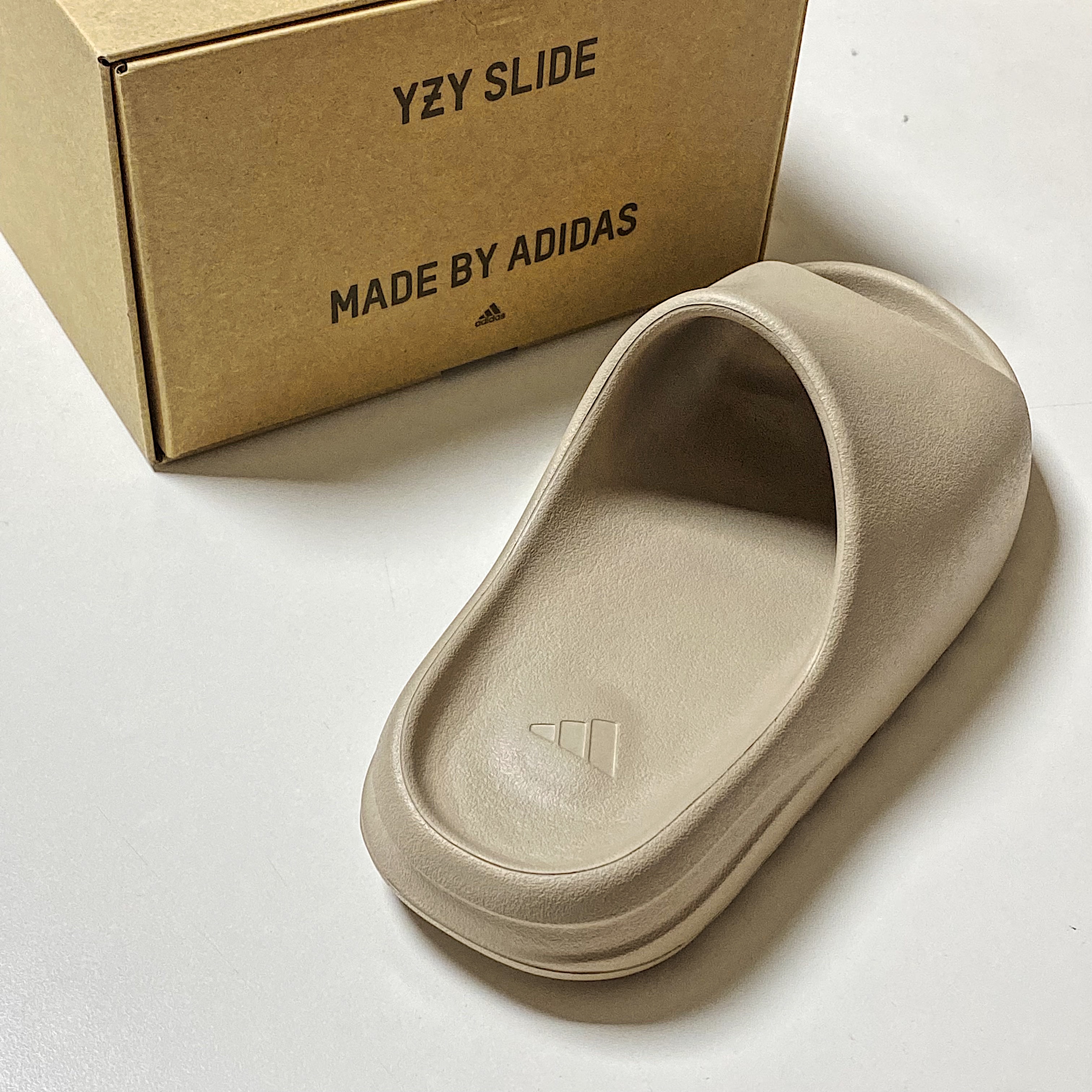 Adidas Yeezy Slide Pure - Re-Release Ver. 착용 스타일 - 3
