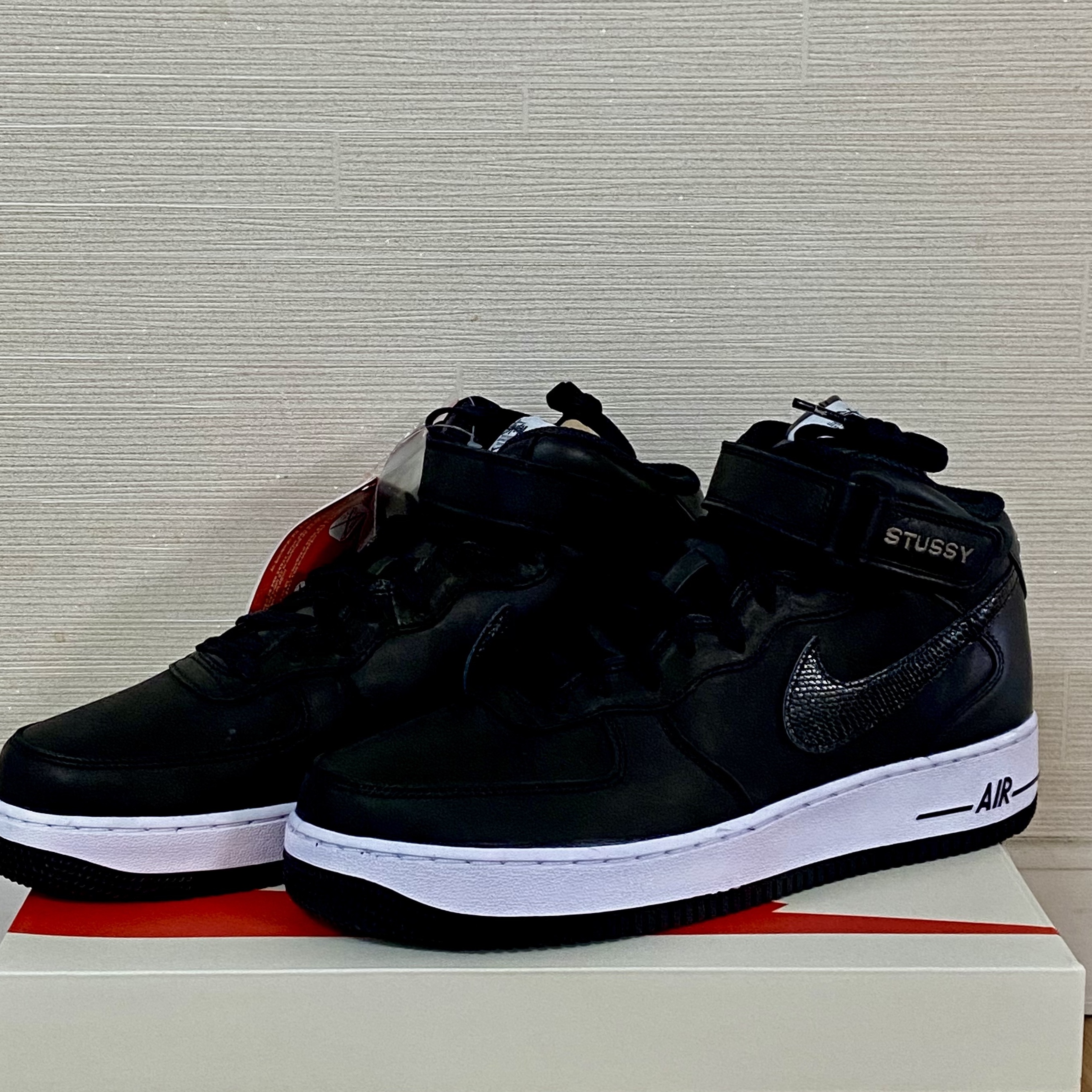 Nike x Stussy Air Force 1 '07 Mid SP Black 착용 스타일