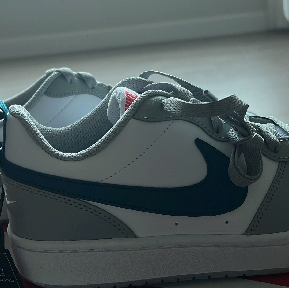 (GS) Nike Court Borough Low 2 Light Smoke Grey 착용 스타일 - 2