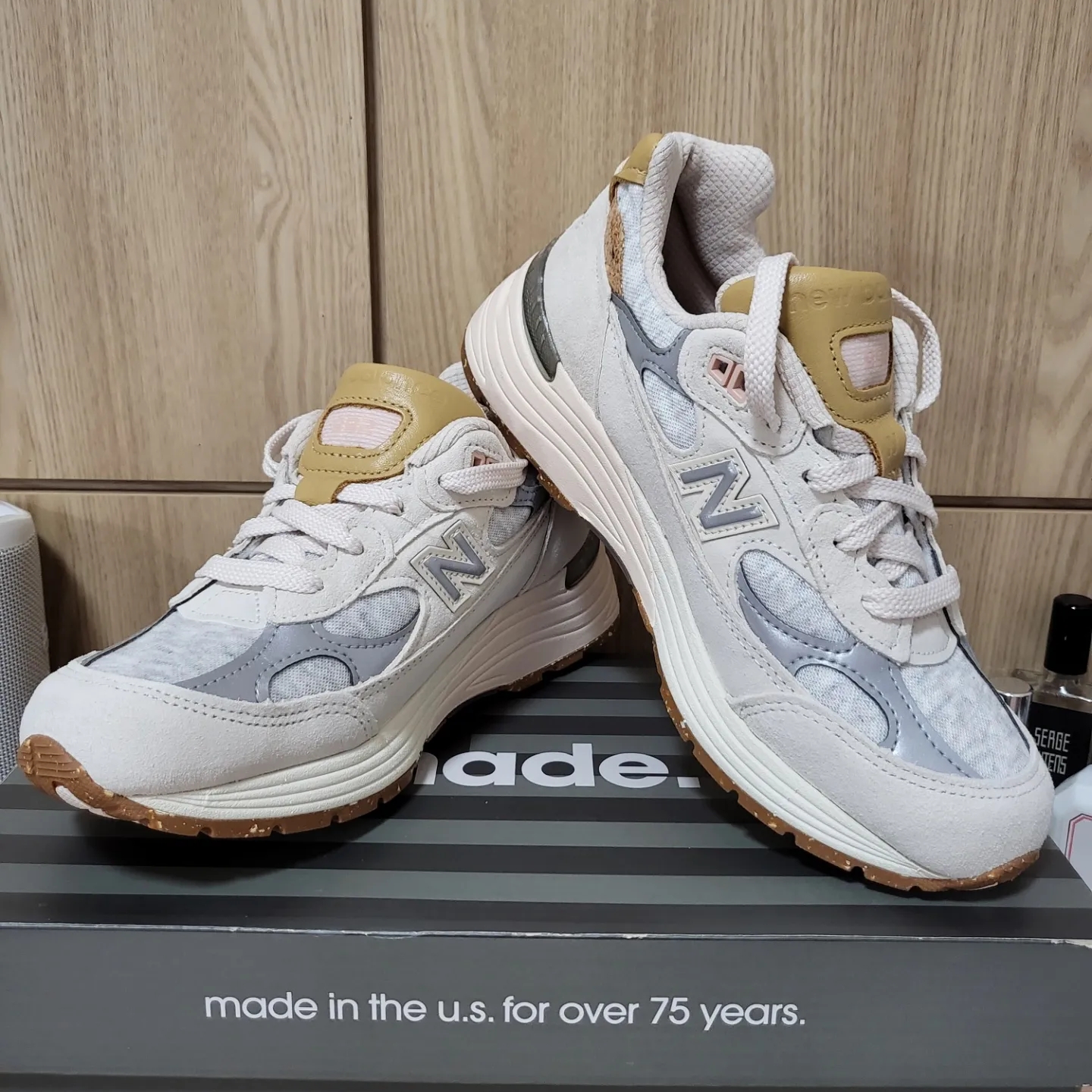 (W) New Balance 992 Made in USA Raw Silk 착용 스타일 - 2