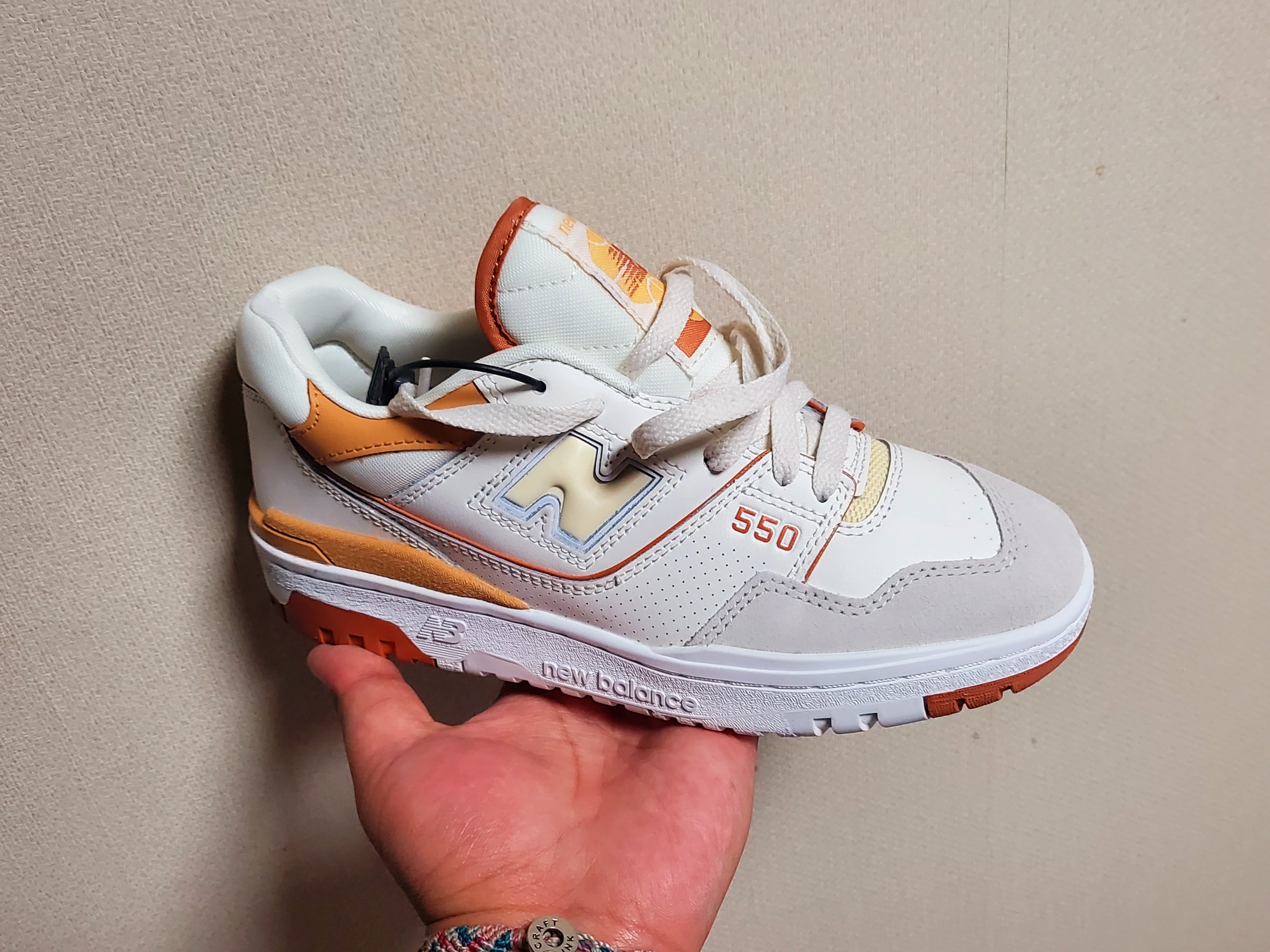 (W) New Balance 550 White Au Lait - B Standard 착용 스타일 - 1