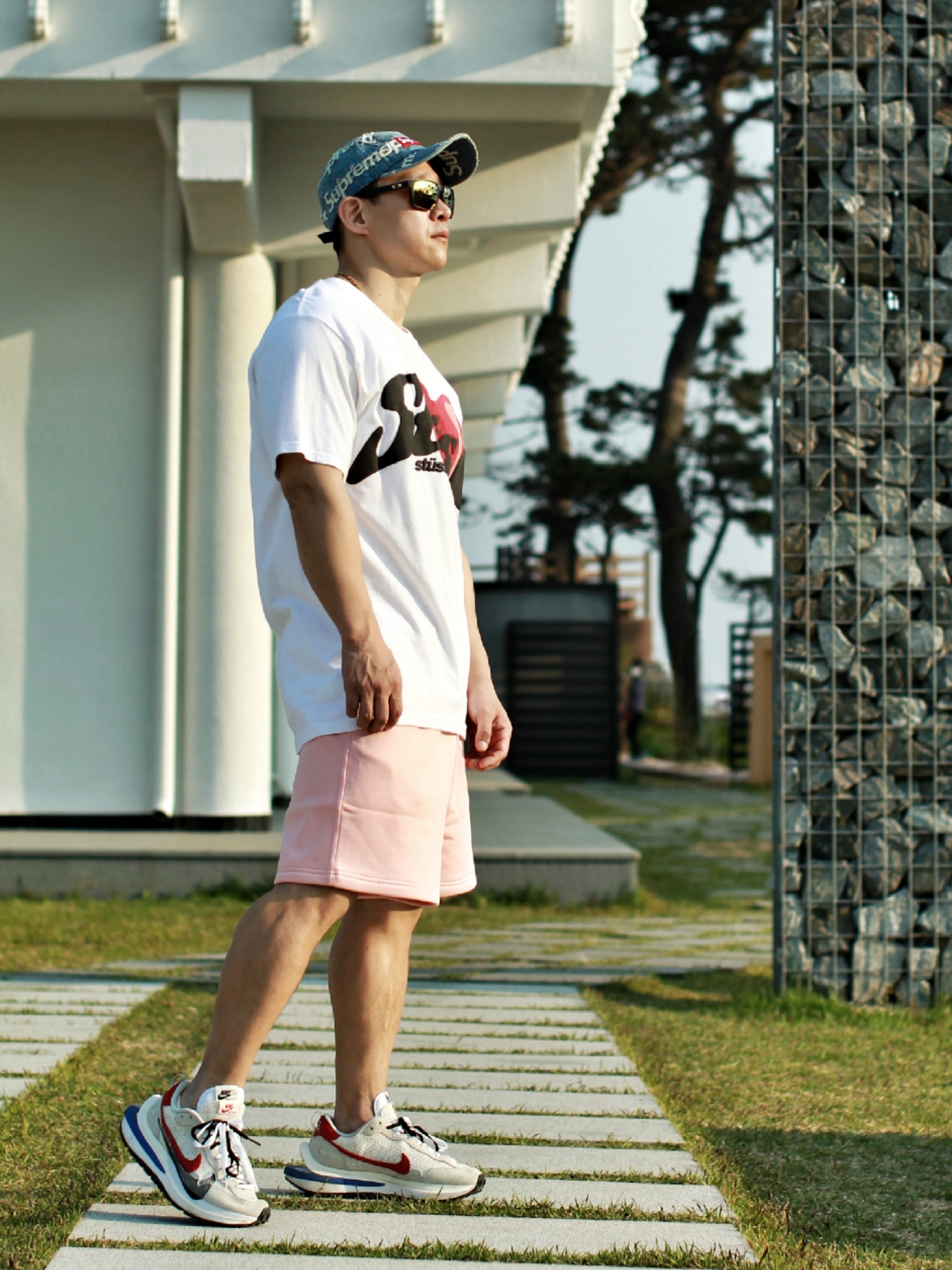 Stussy x Cactus Plant Flea Market Heart T-Shirt, Supreme Frayed Logos Denim Camp Cap Blue - 21SS 착용 스타일 - 3