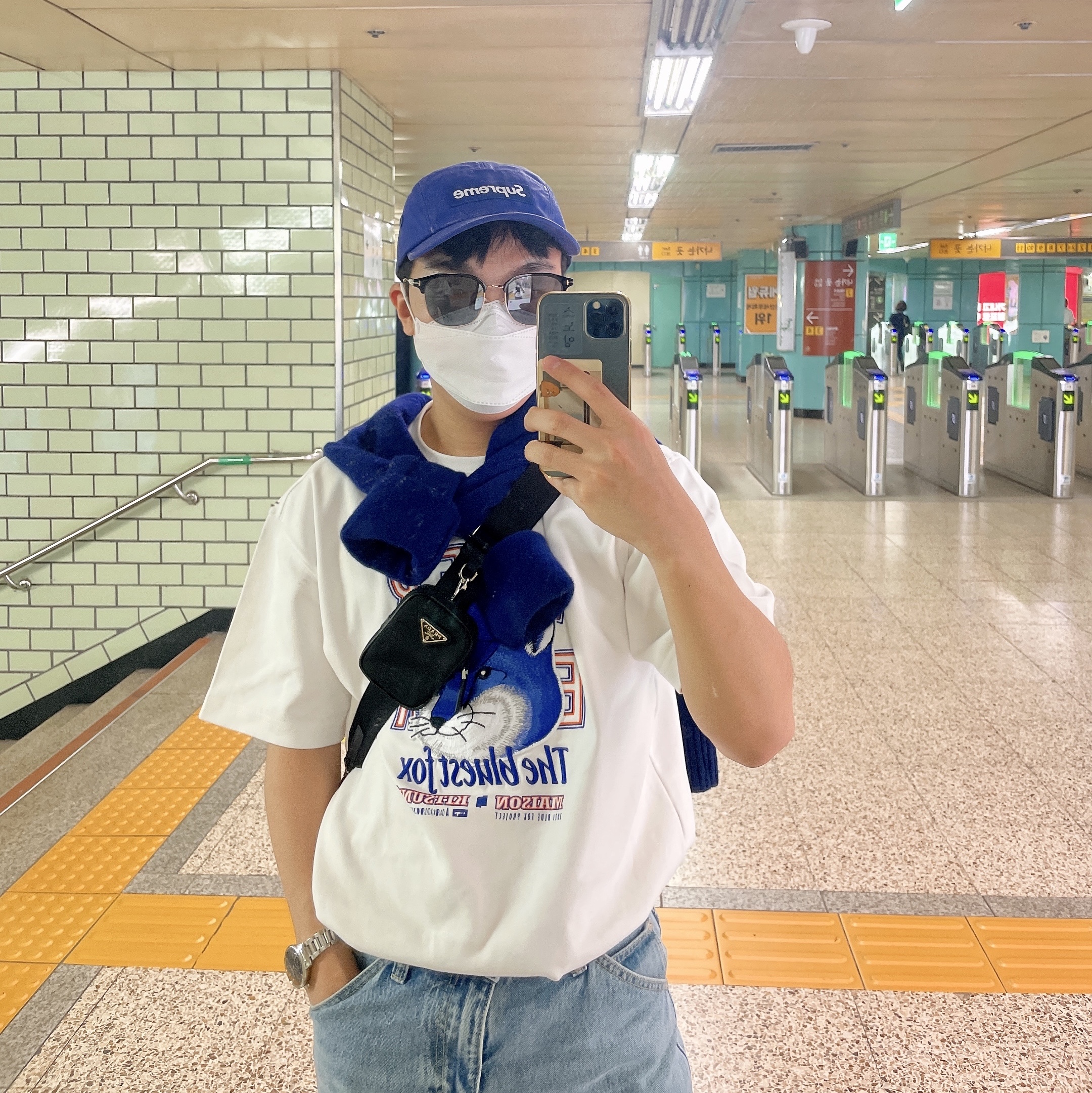 Supreme Coated Cordura Camp Cap Royal - 22SS, Maison Kitsune x Ader Error The Bluest Fox T-Shirt White 착용 스타일 - 3