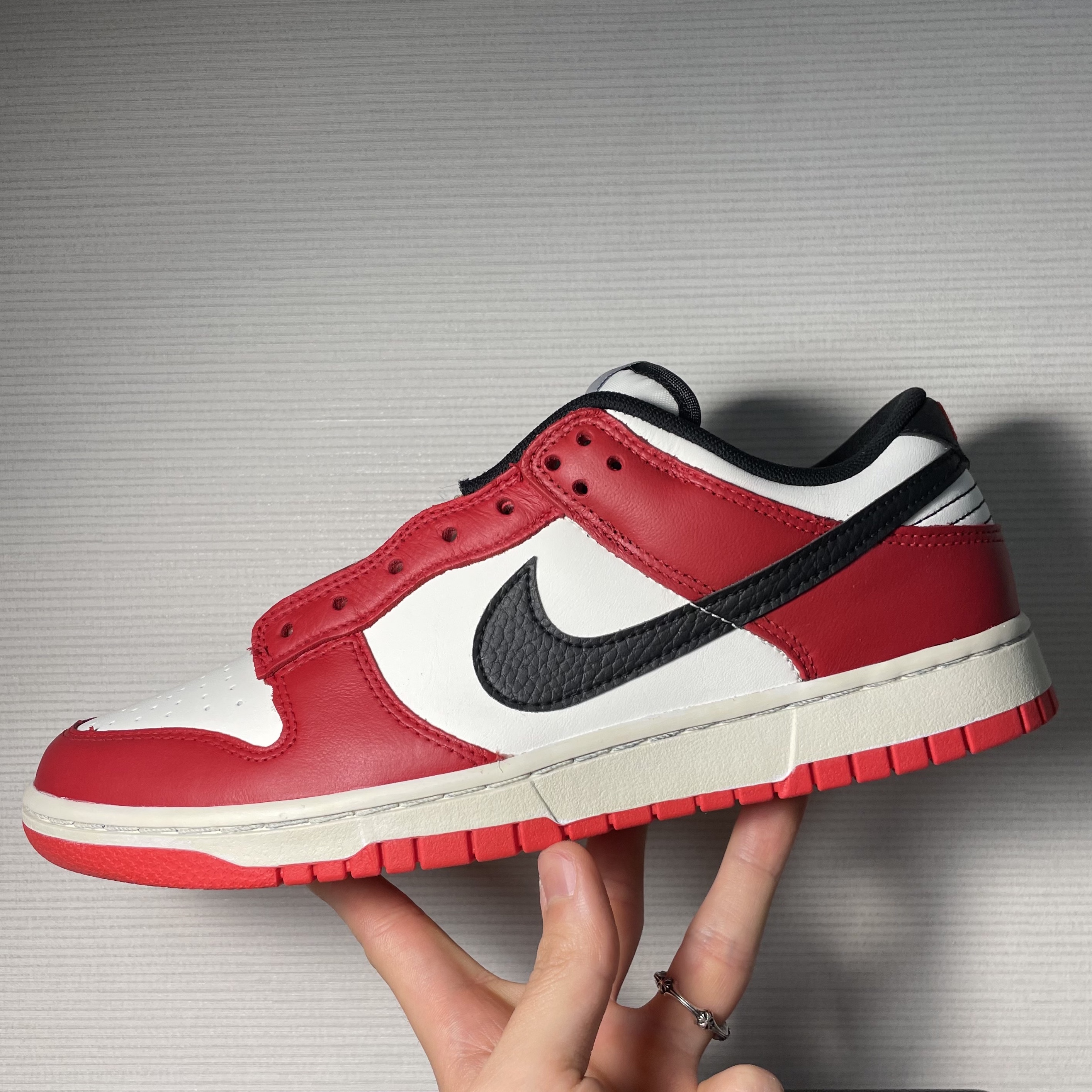Nike x NBA Dunk Low Retro EMB Black and Chile Red, (GS) Nike x NBA Dunk Low Black and Chile Red 착용 스타일 - 1