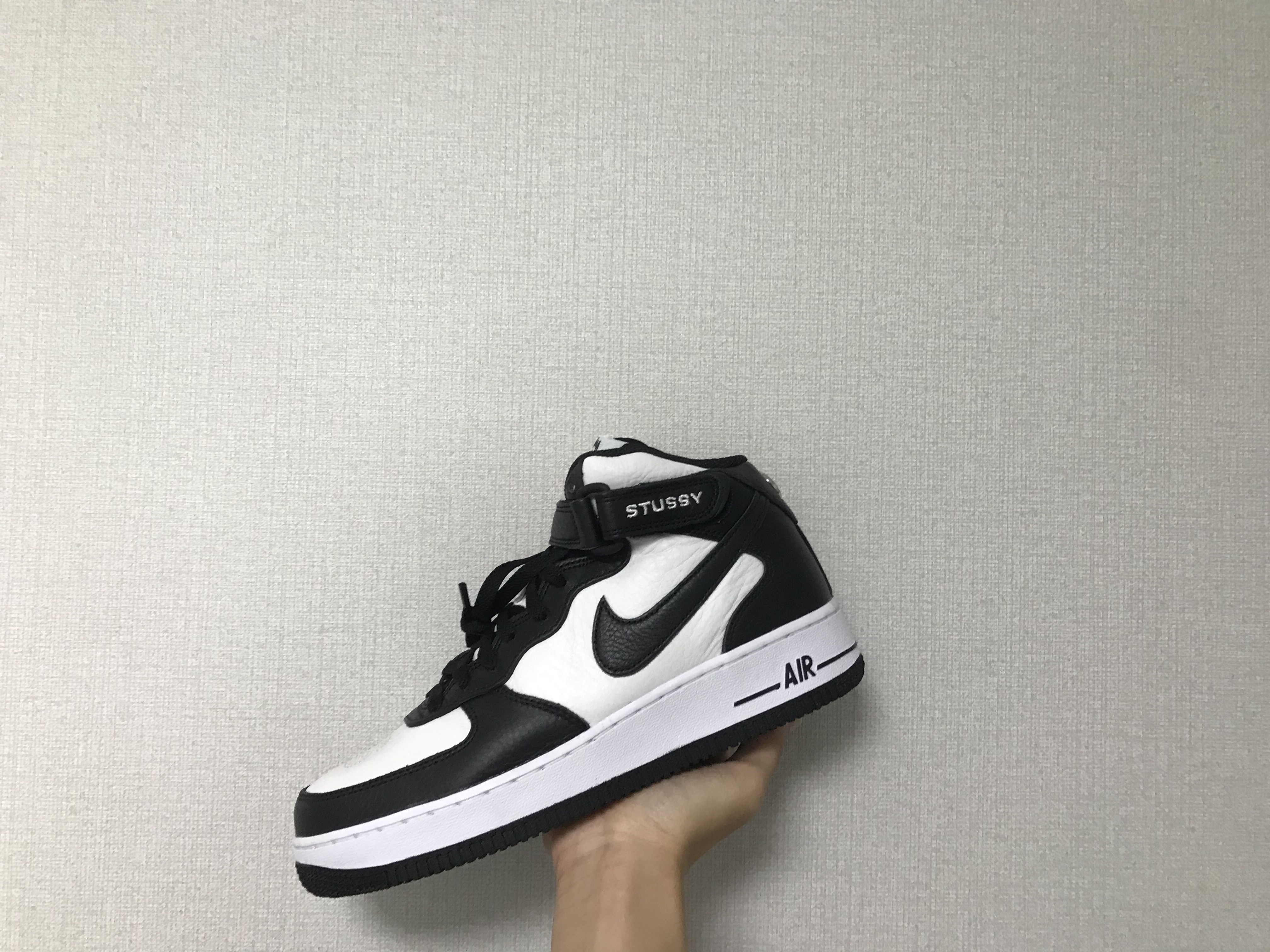 Nike x Stussy Air Force 1 '07 Mid SP Black and Light Bone, Nike x Stussy Air Force 1 '07 Mid SP Fossil 착용 스타일 - 2