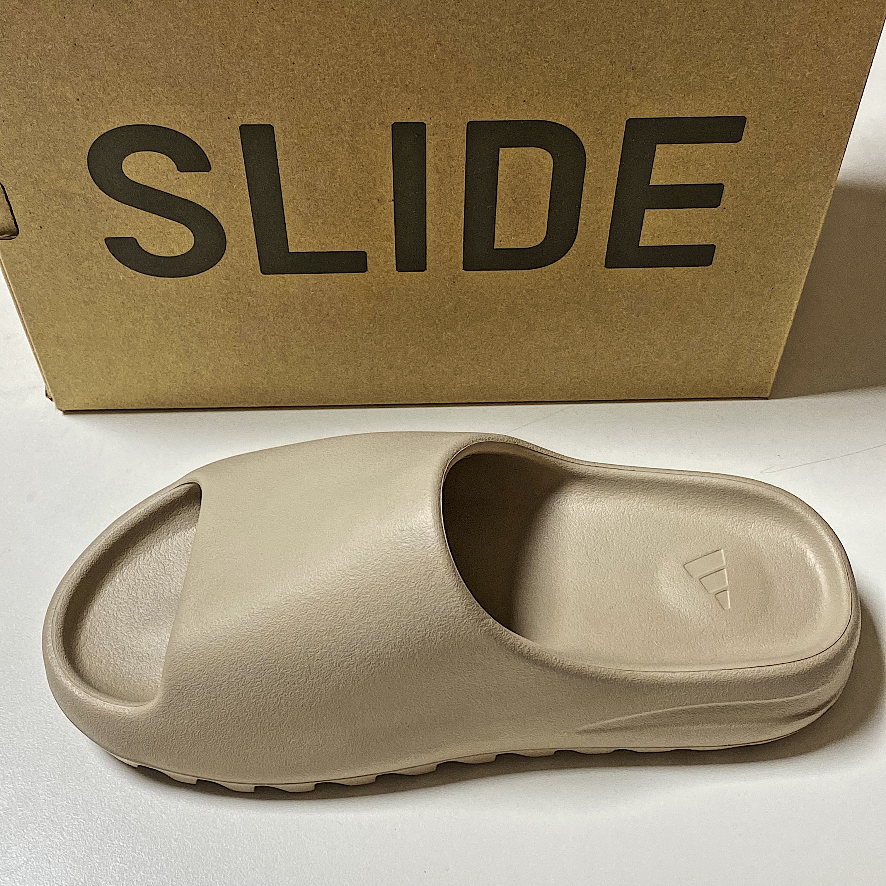Adidas Yeezy Slide Pure - Re-Release Ver. 착용 스타일 - 2