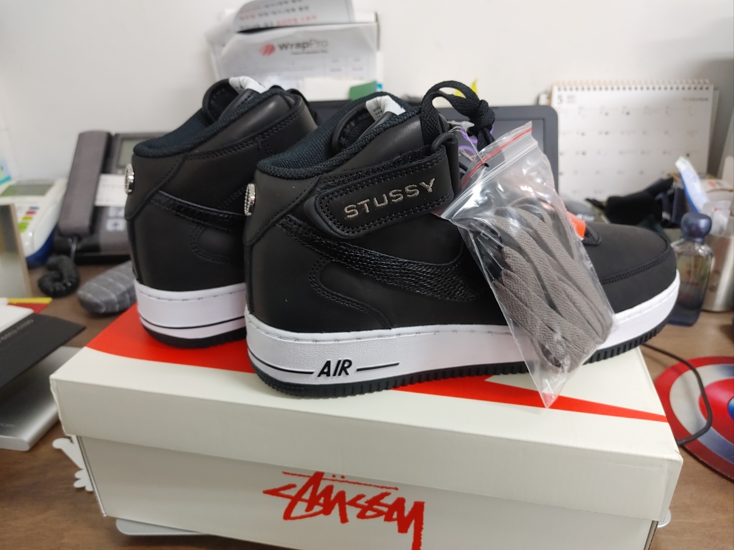 Nike x Stussy Air Force 1 '07 Mid SP Black 착용 스타일 - 4