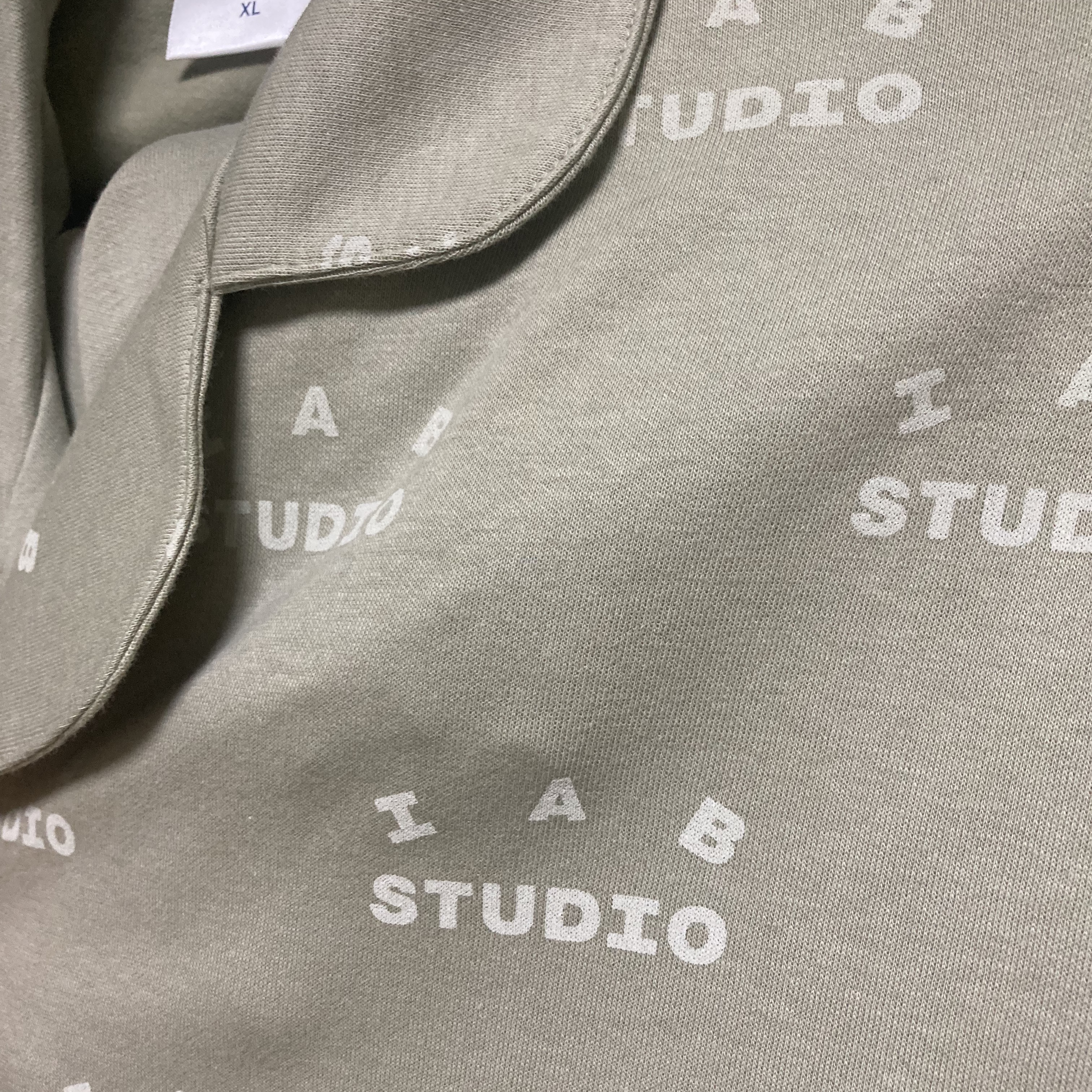 IAB Studio Pajama Set Light Green 착용 스타일