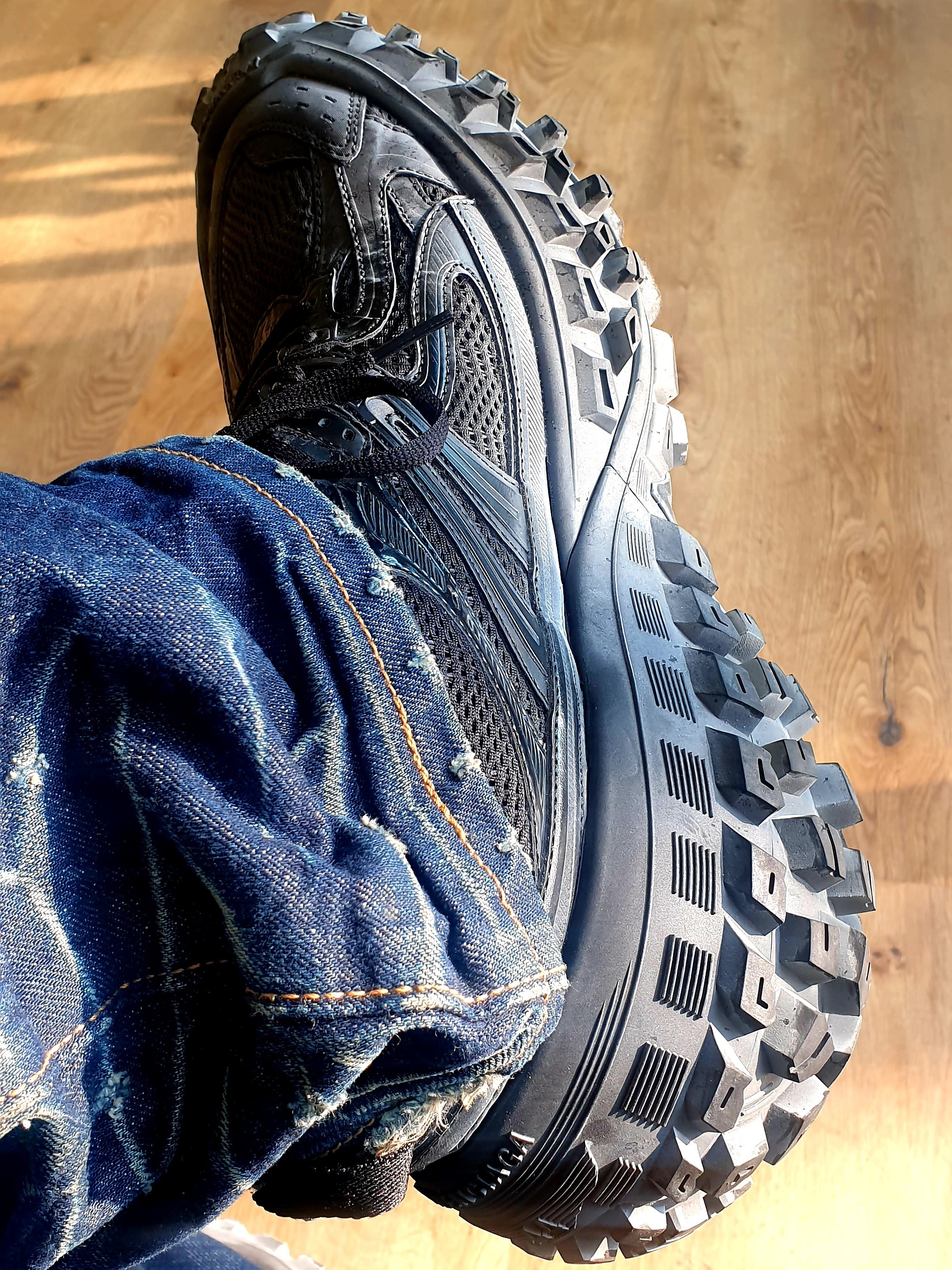 Balenciaga Defender Sneakers Black 착용 스타일