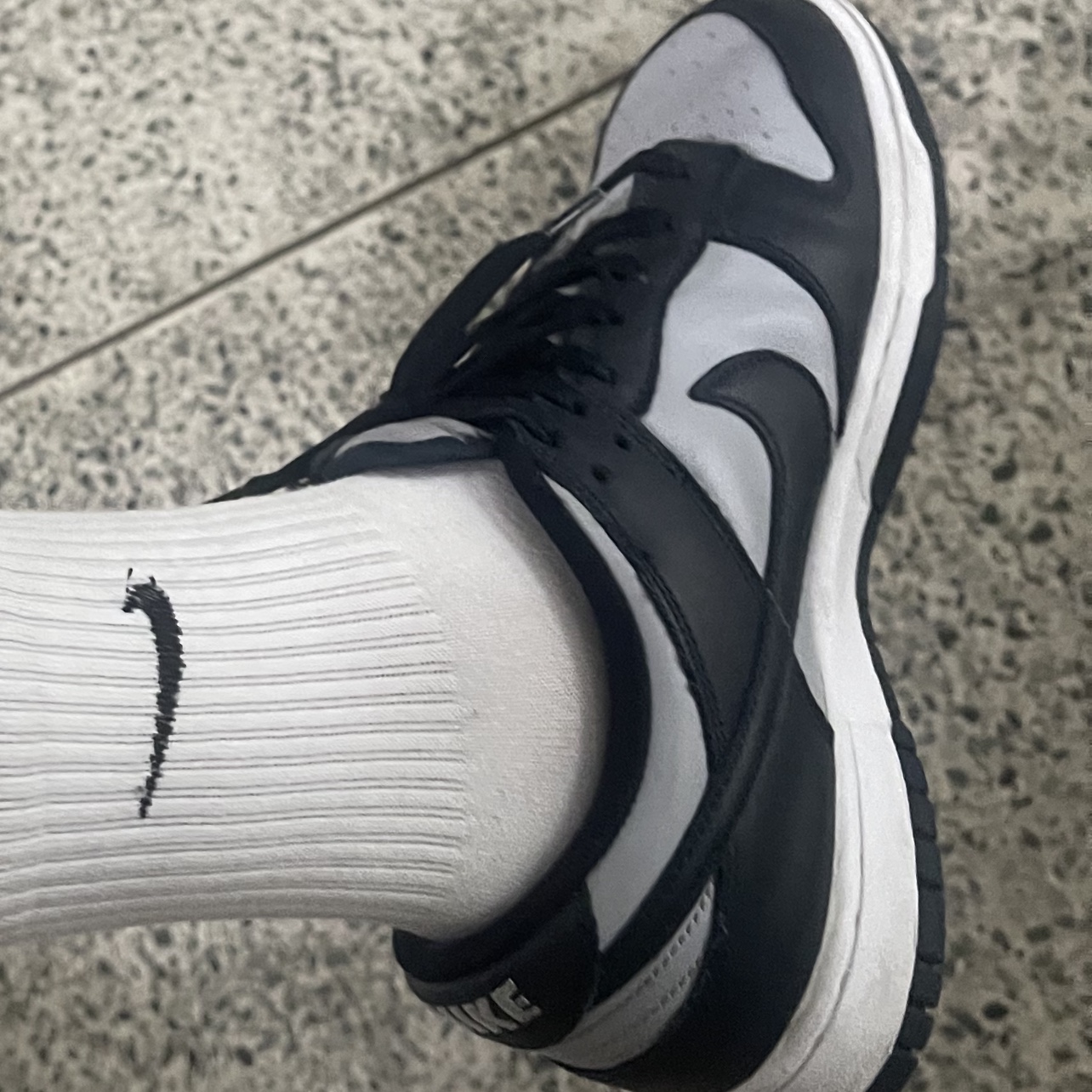 Nike Dunk Low Retro Championship Grey 착용 스타일