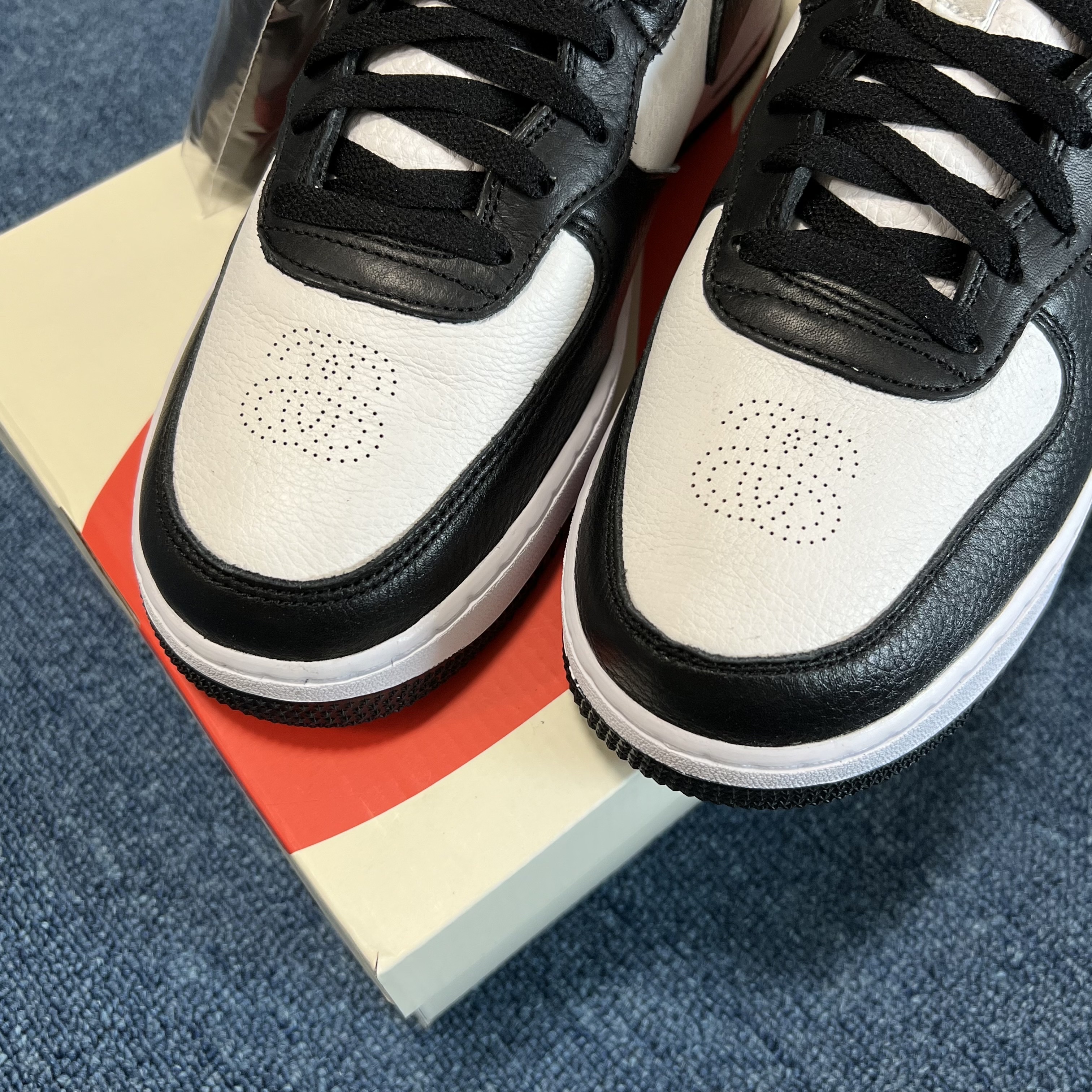 Nike x Stussy Air Force 1 '07 Mid SP Black and Light Bone 착용 스타일 - 3