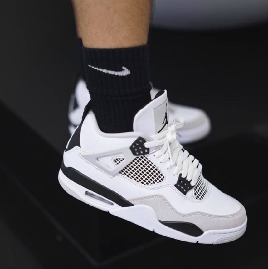 Jordan 4 Retro White and Black, (GS) Jordan 4 Retro White and Black 착용 스타일 - 1