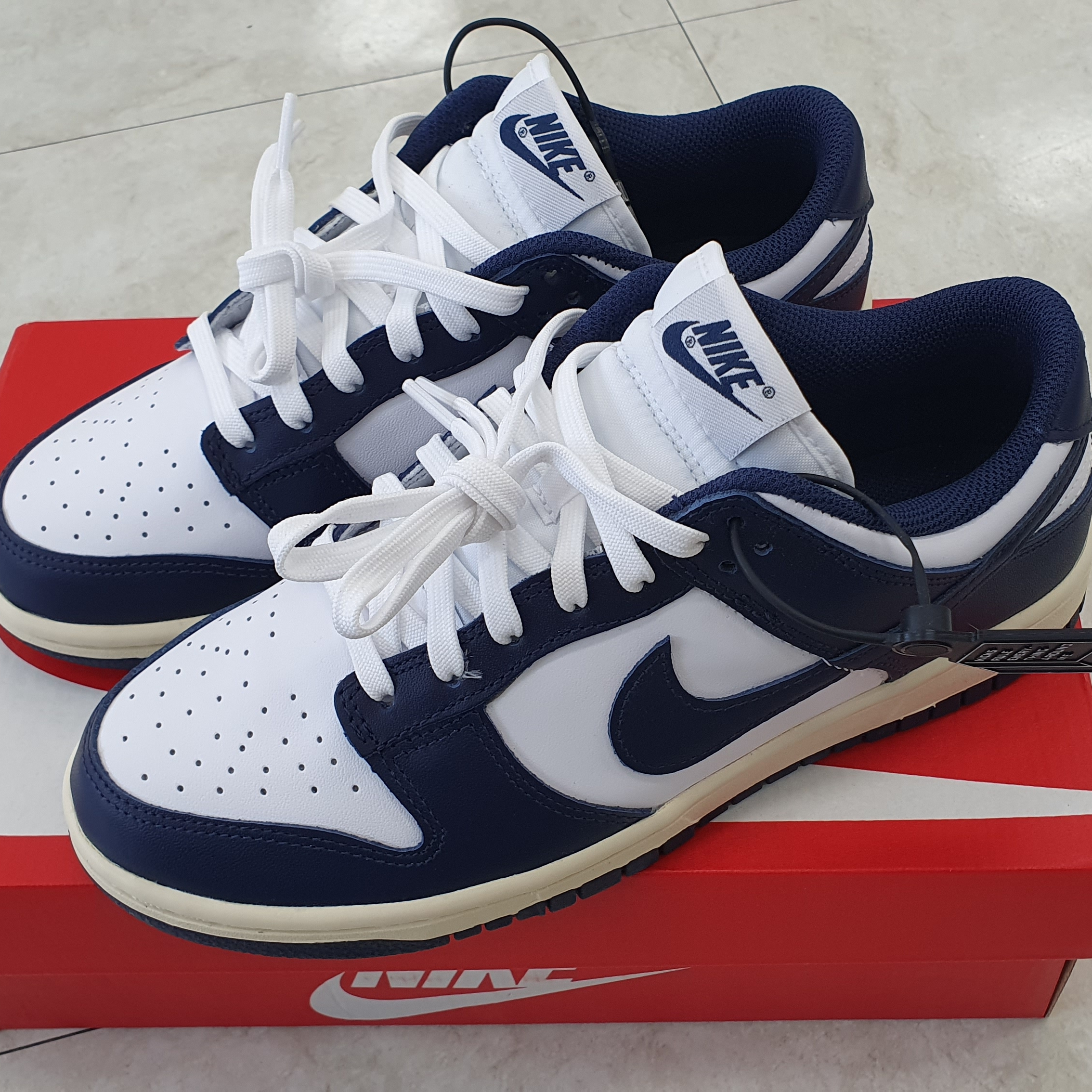 (W) Nike Dunk Low Vintage Midnight Navy 착용 스타일