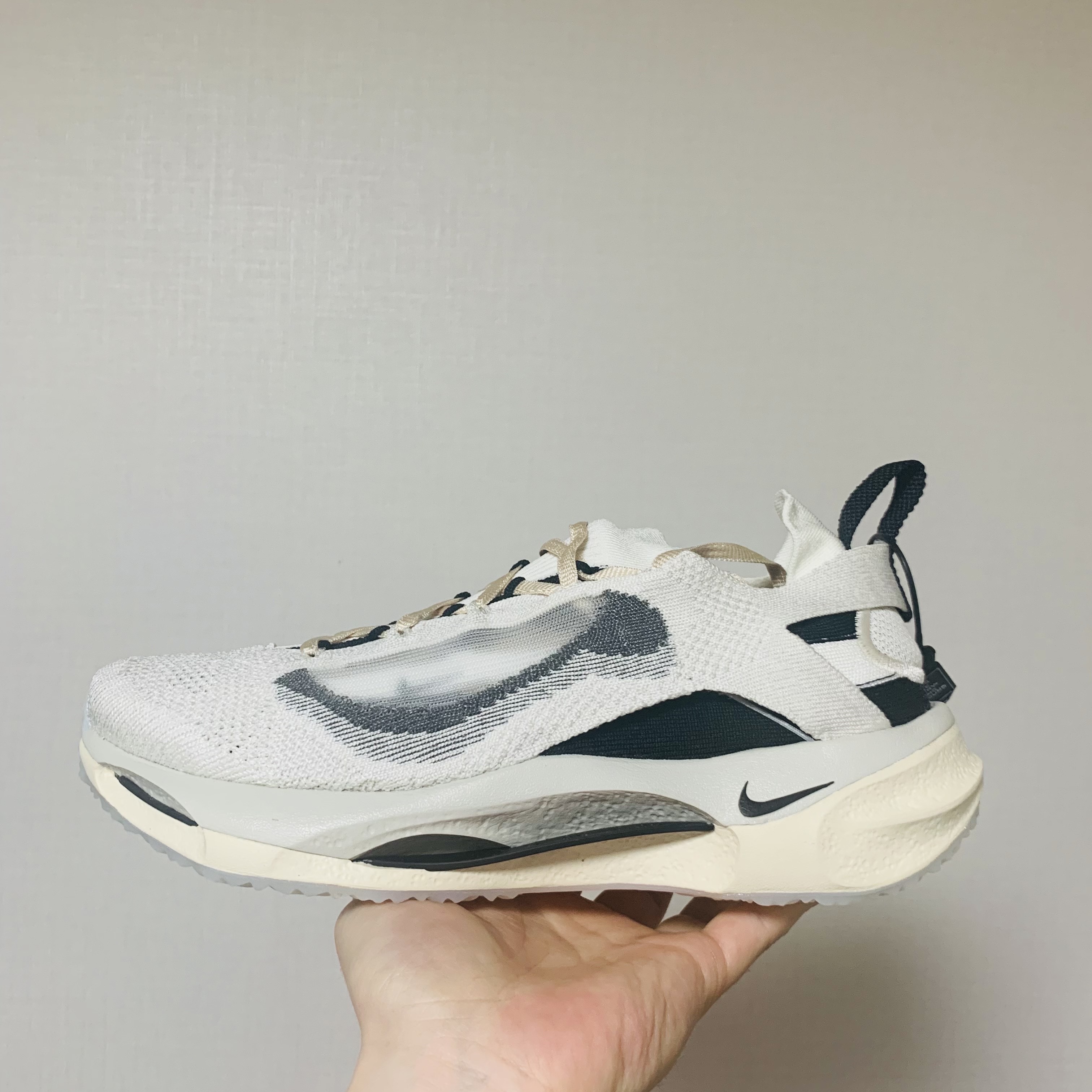 Nike Spark Flyknit Platinum Tint and Coconut Milk 착용 스타일