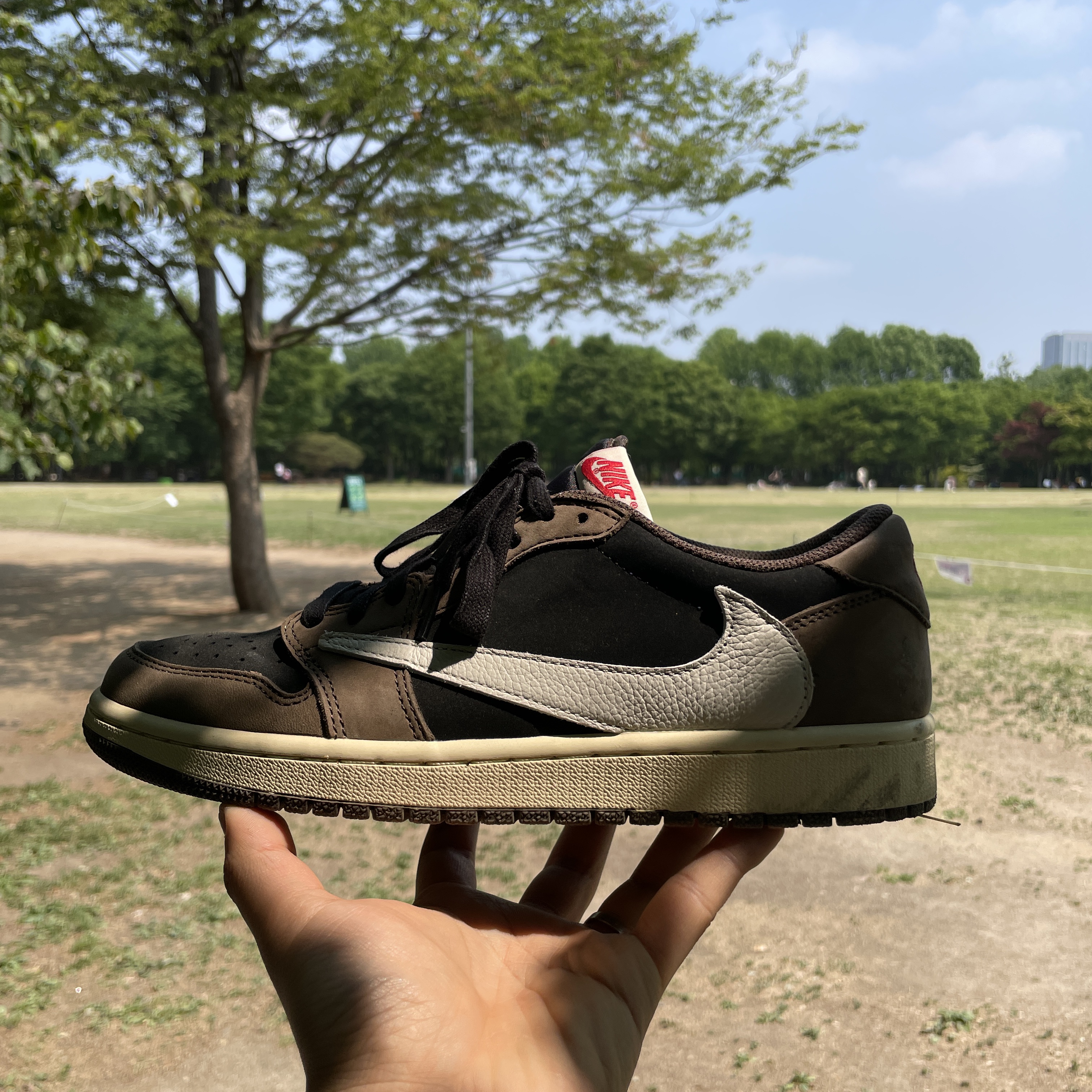 Jordan 1 x Travis Scott Retro Low OG SP Mocha 착용 스타일