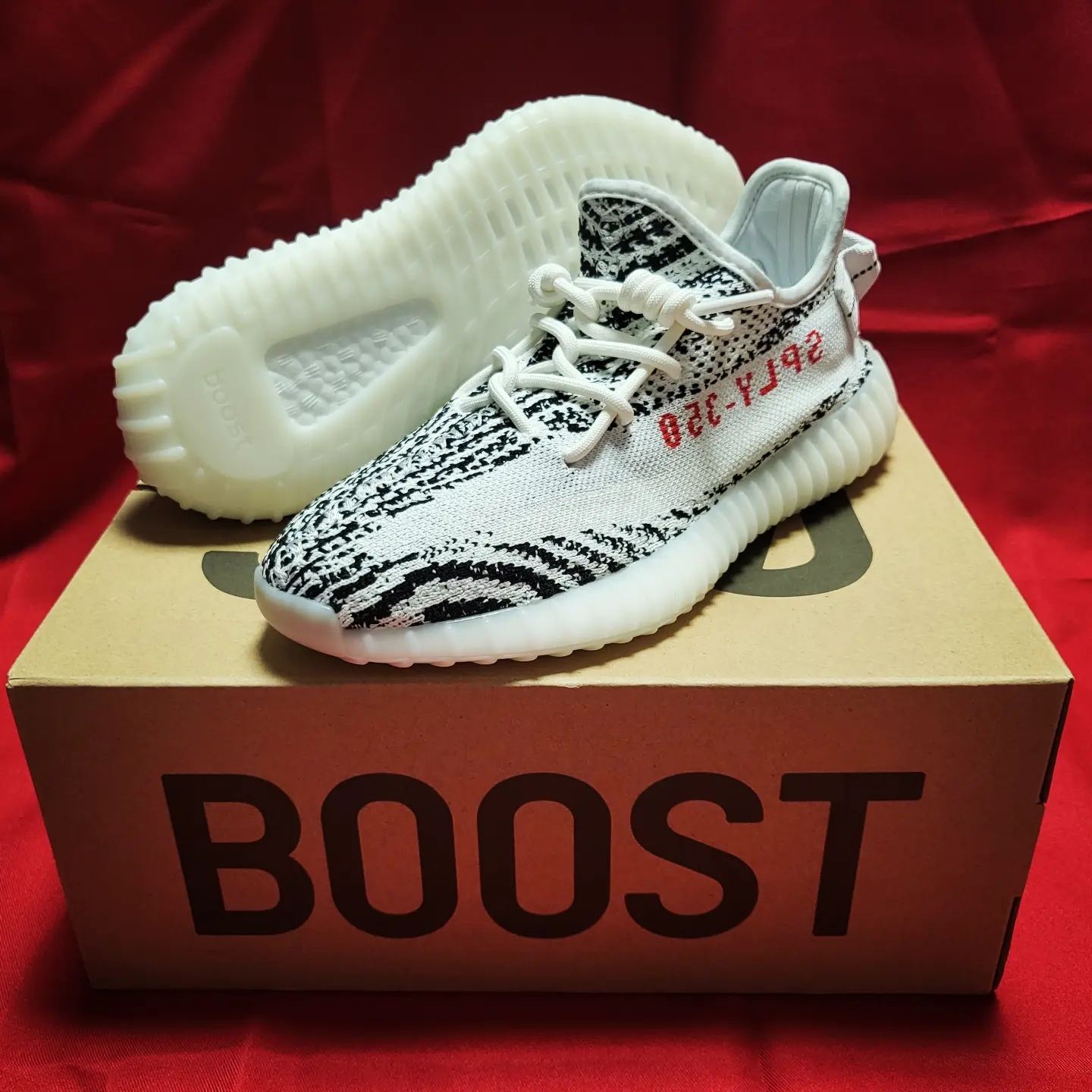 Adidas Yeezy Boost 350 V2 Zebra 2022/2023 착용 스타일 - 1