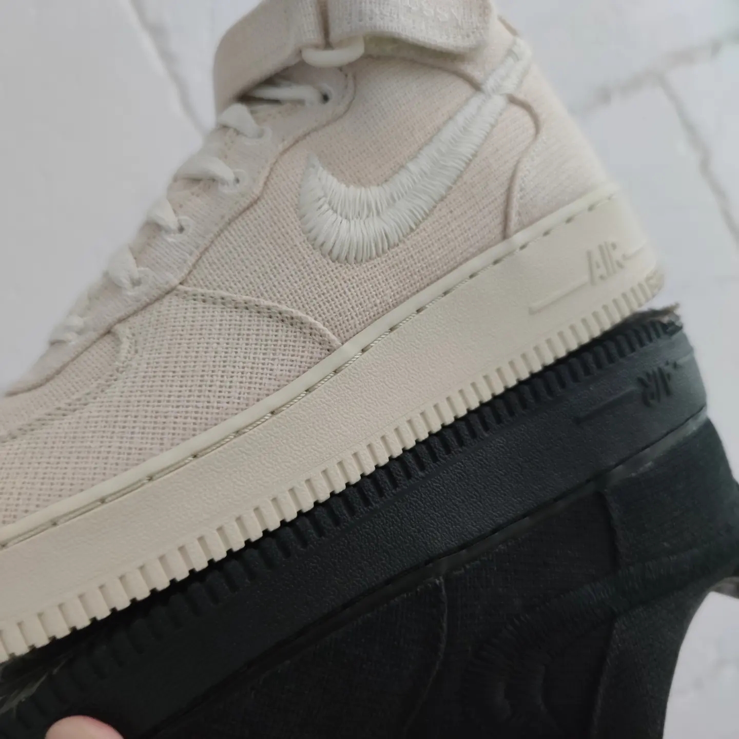 Nike x Stussy Air Force 1 '07 Mid SP Fossil, Nike x Stussy Air Force 1 Low Triple Black 착용 스타일 - 1