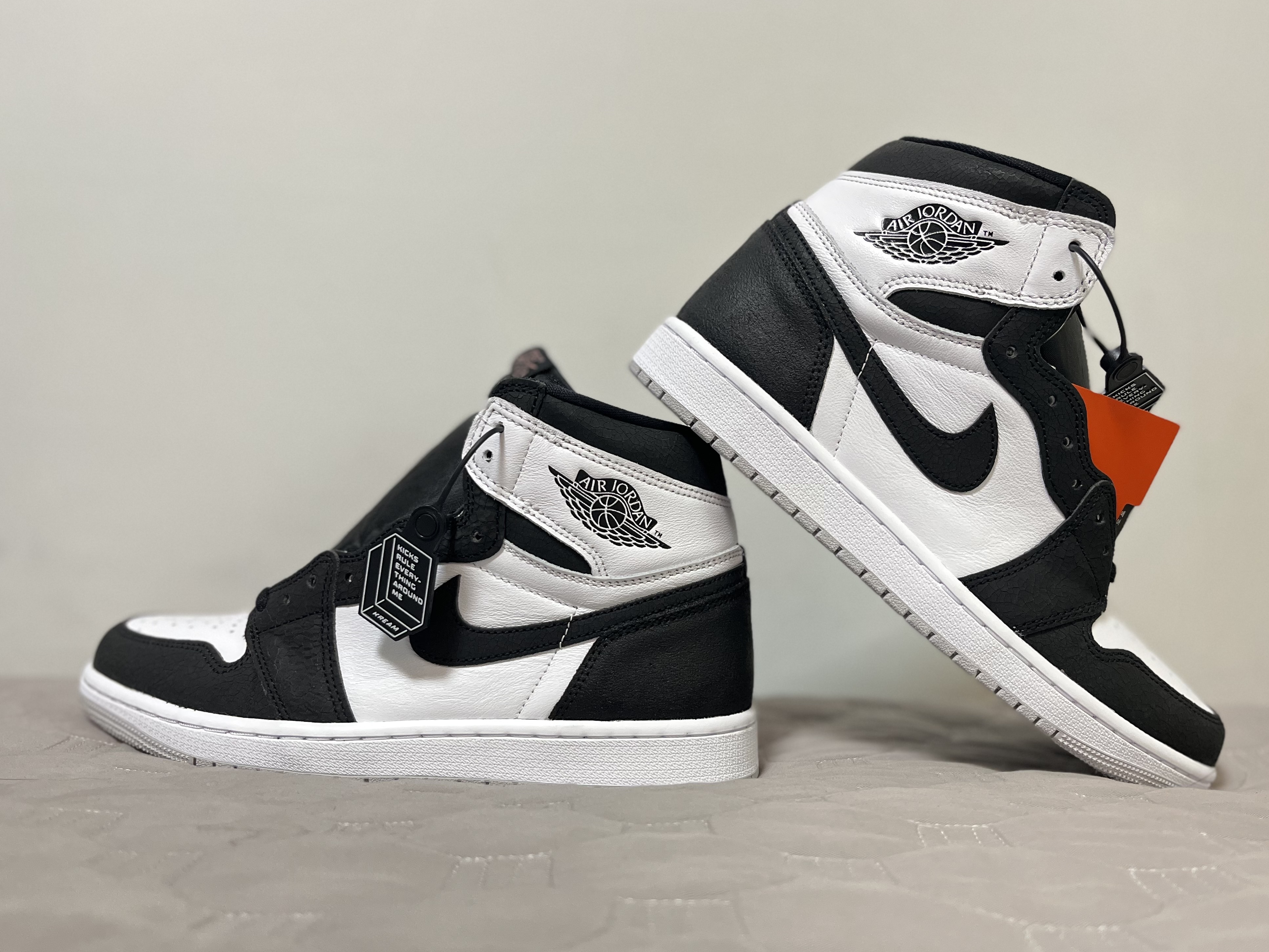 Jordan 1 Retro High OG Bleached Coral, (GS) Jordan 1 Retro High OG Bleached Coral 착용 스타일 - 2